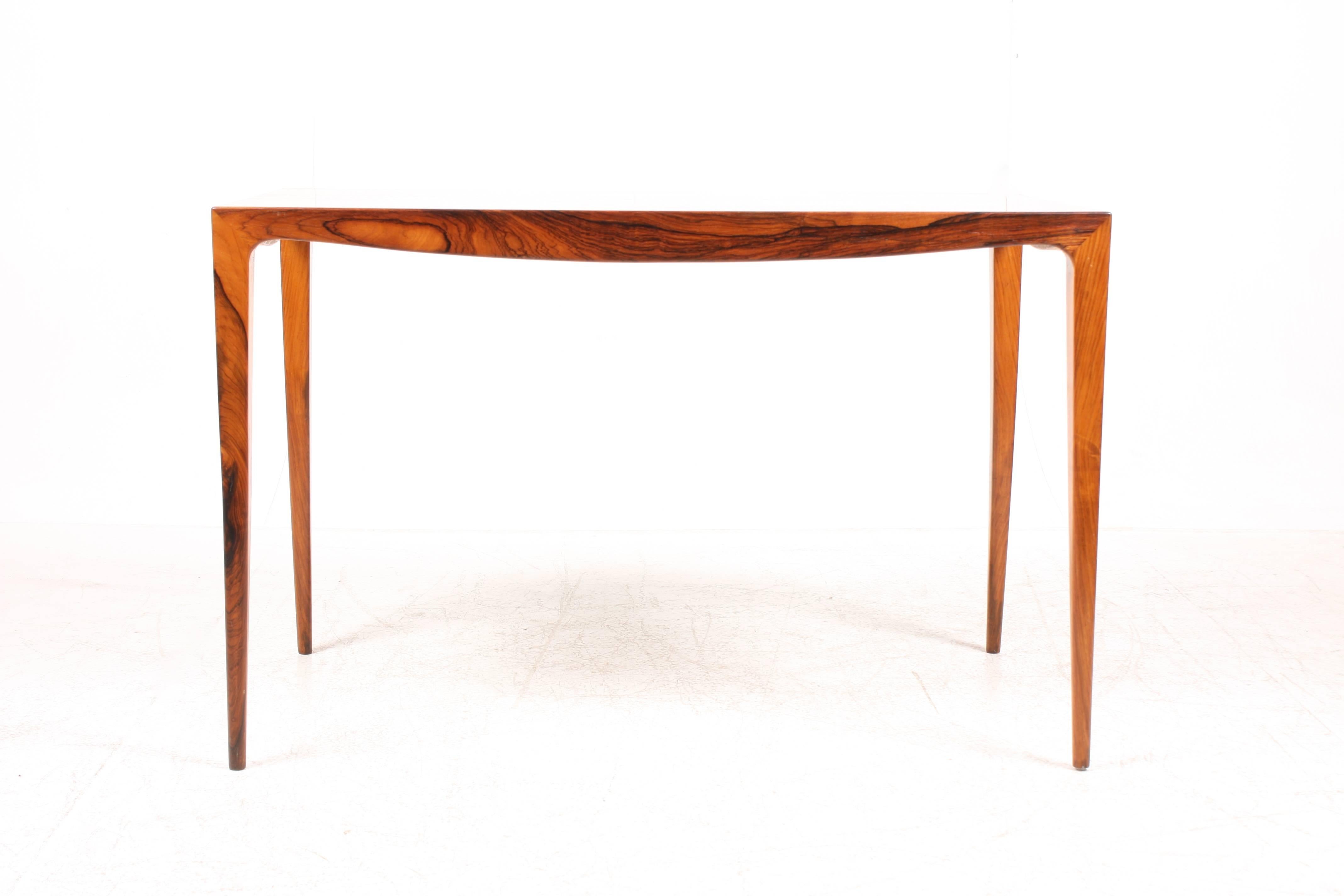 Small low table in Brazilian rosewood designed by Ole Wanscher for AJ Iversen Cabinet Makers. Made in Denmark in the 1950s. Great original condition.