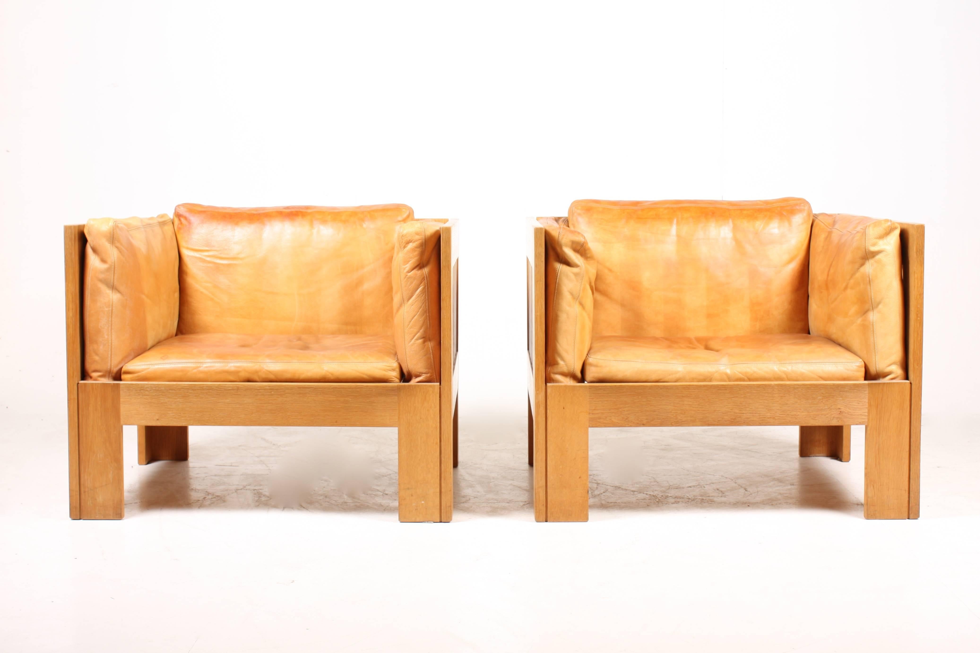 Pair of Lounge Chairs in Patinated Leather In Excellent Condition In Lejre, DK