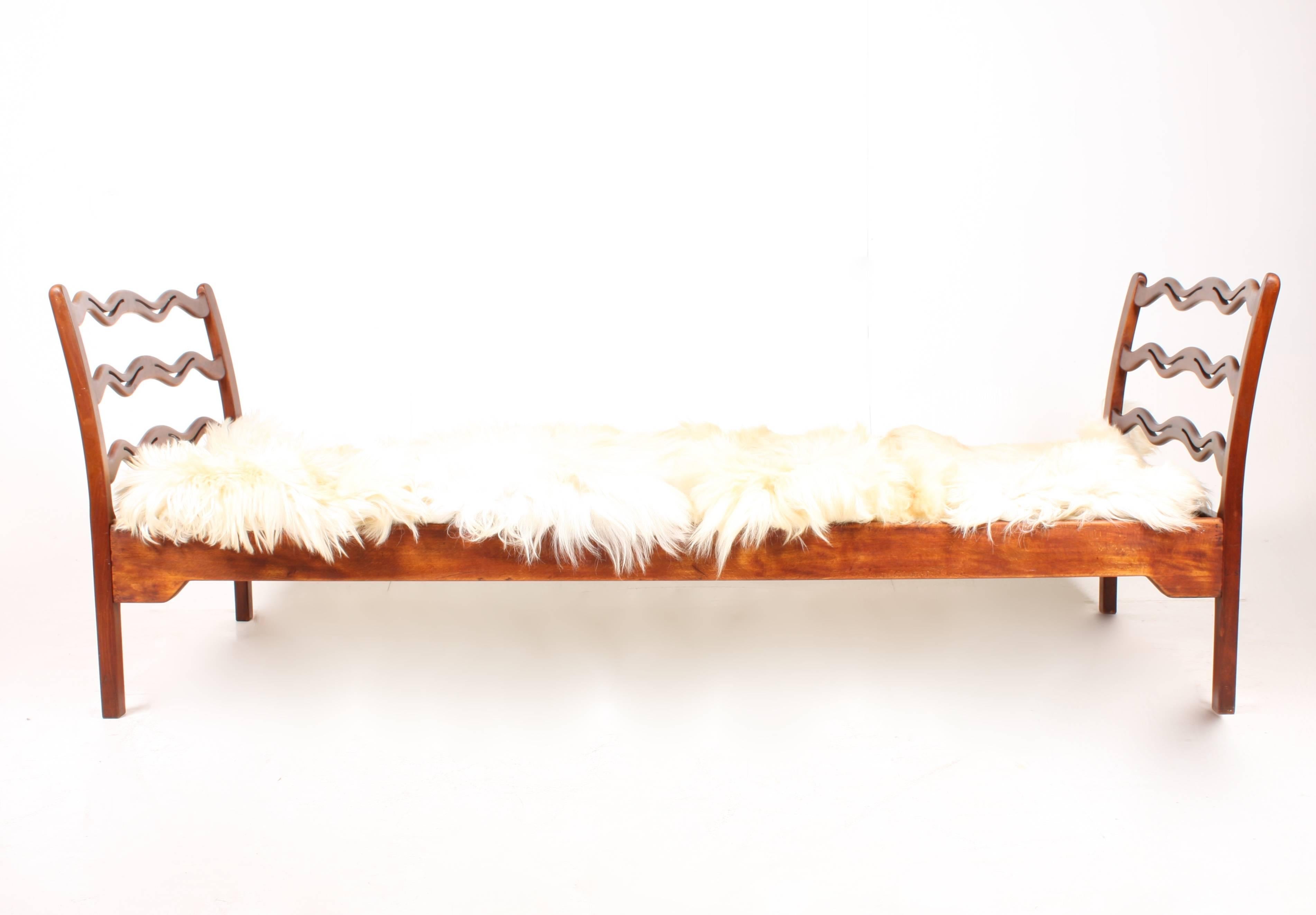 Great looking daybed in solid wood designed by Maa. Ole Wanscher in the 1950s. Made in Denmark for Fritz Hansen cabinetmakers. Great original condition.
