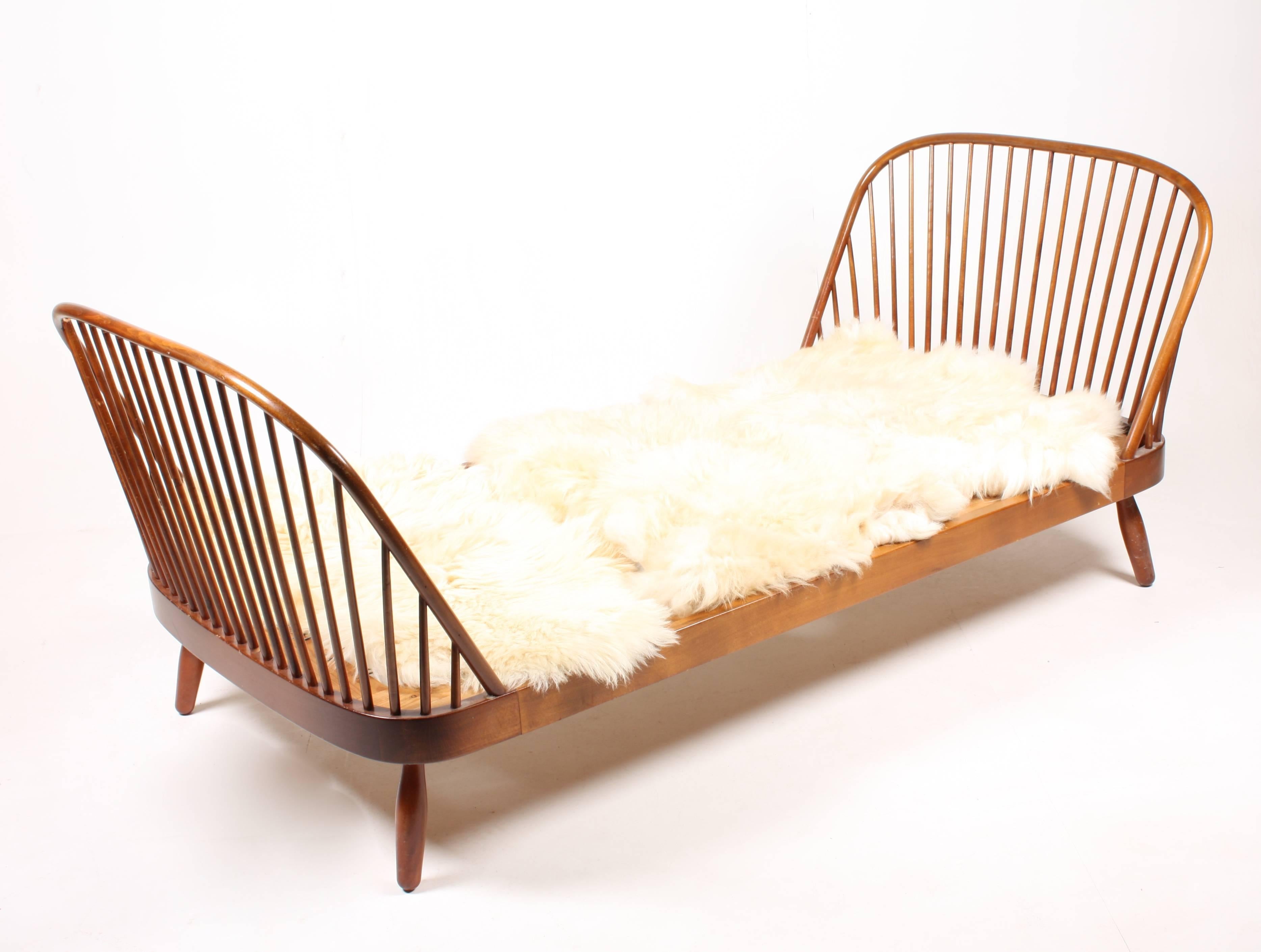 Great looking daybed in solid wood designed by Maa. Frode Holm for Illums Bolighus in the 1950s. Made in Denmark by H&F Tremmeværk cabinetmakers. Great original condition.
