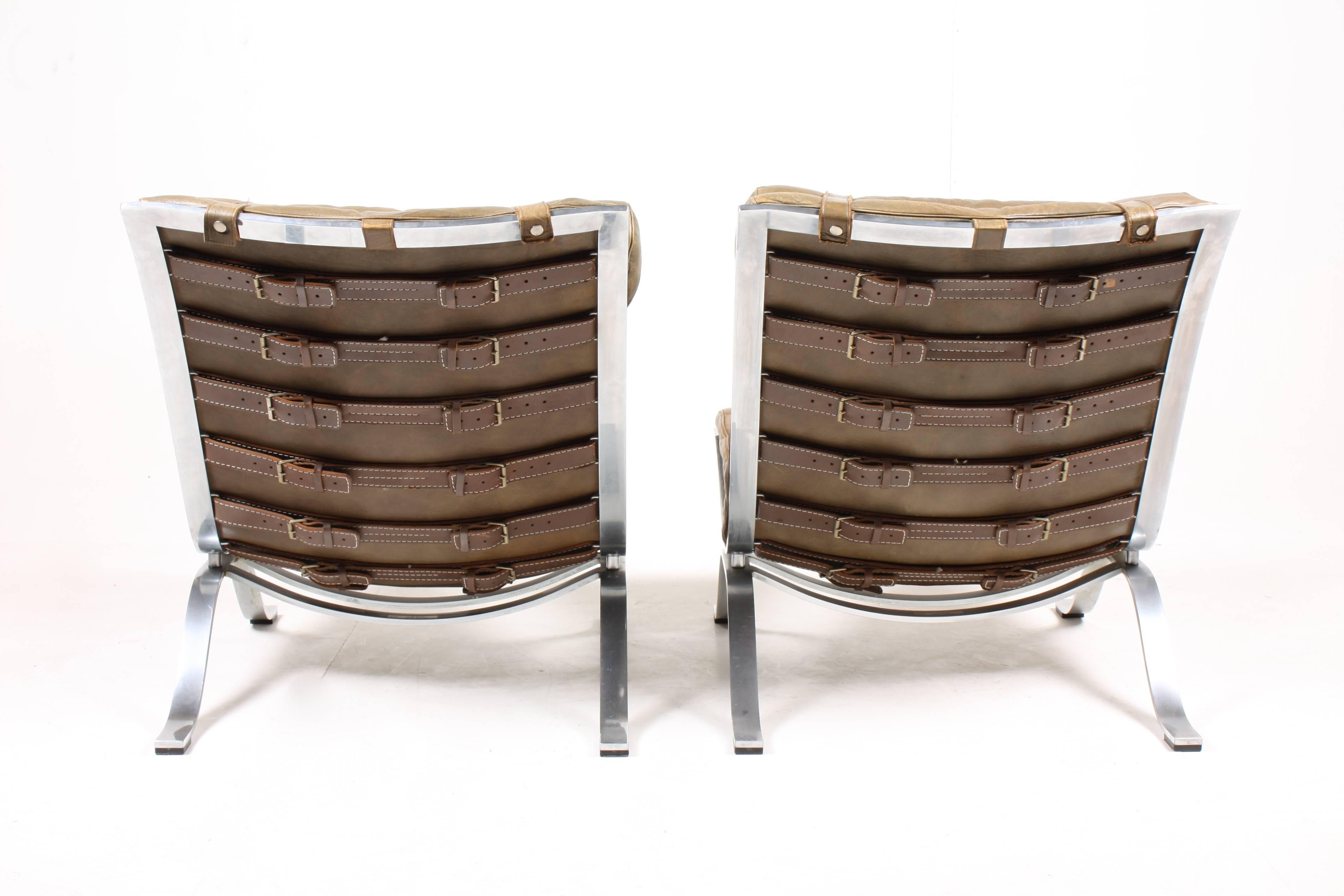 Scandinavian Modern Pair of Ari Lounge Chairs
