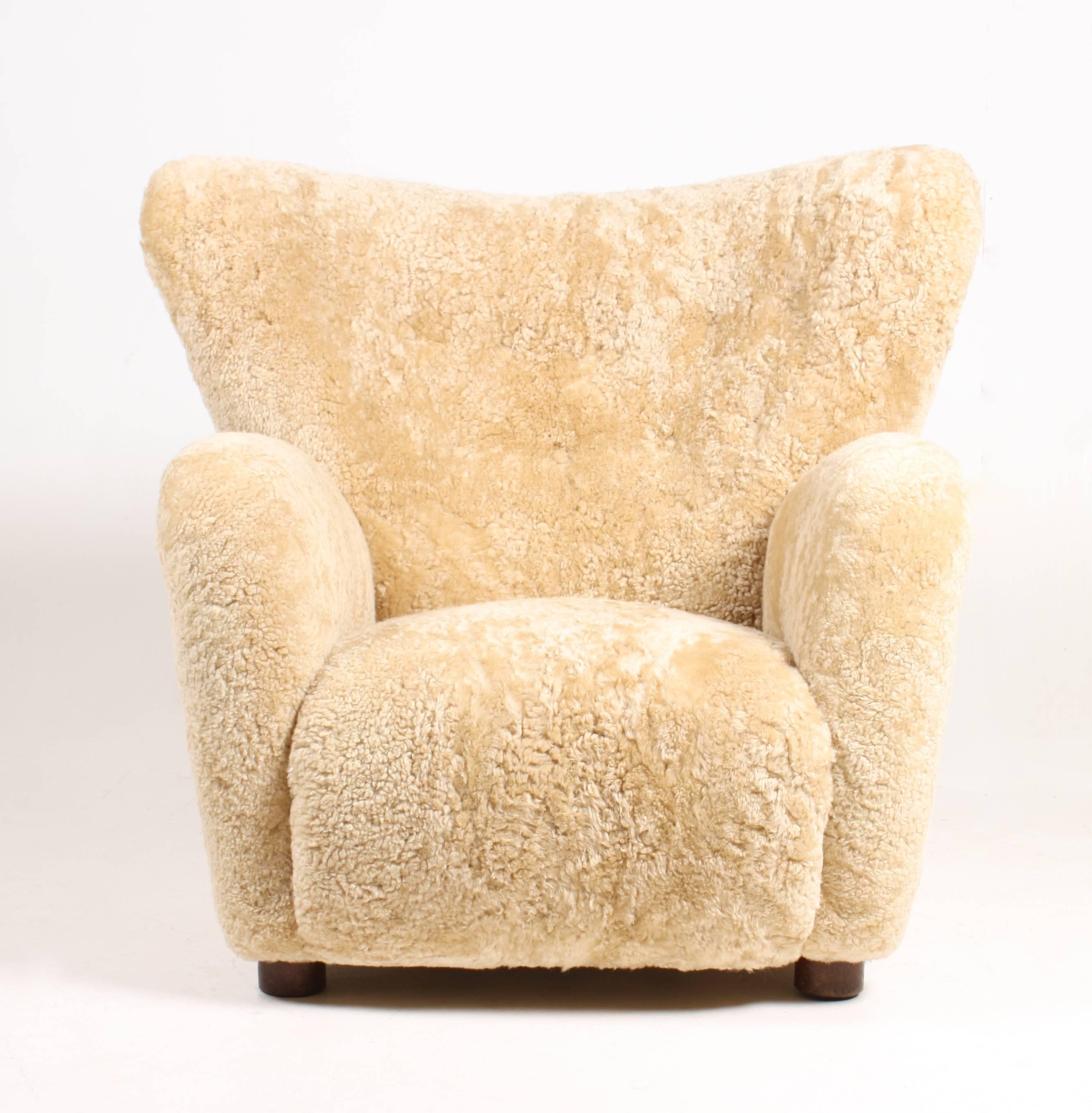Large and comfortable easy chair build on a wood frame, upholstered in shearling from Scandinavian sheep. Attributed to Danish architect Mogens Lassen. Made in Denmark in the 1940s. Great condition.