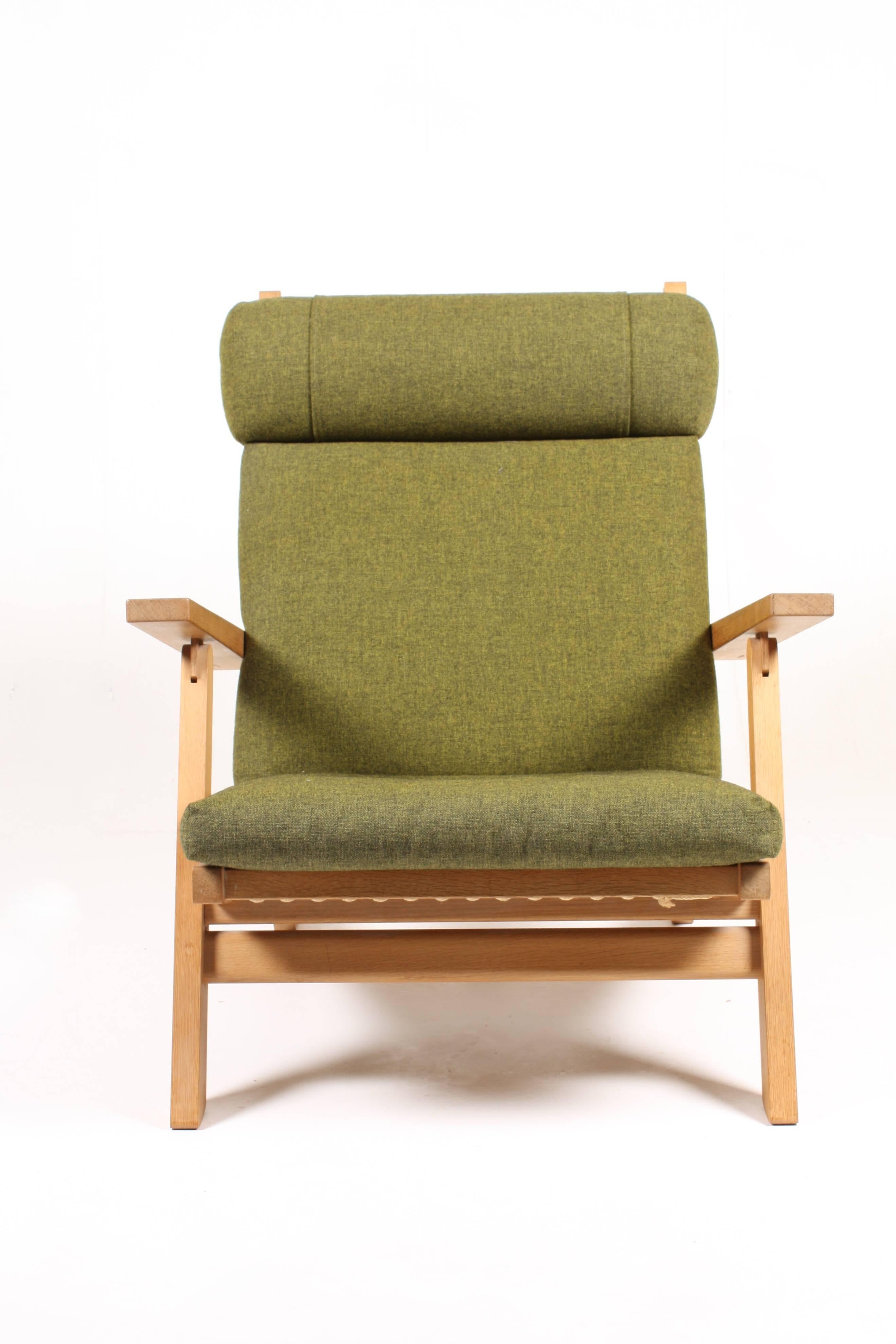 Scandinavian Pair of Rare Lounge Chairs by Wegner