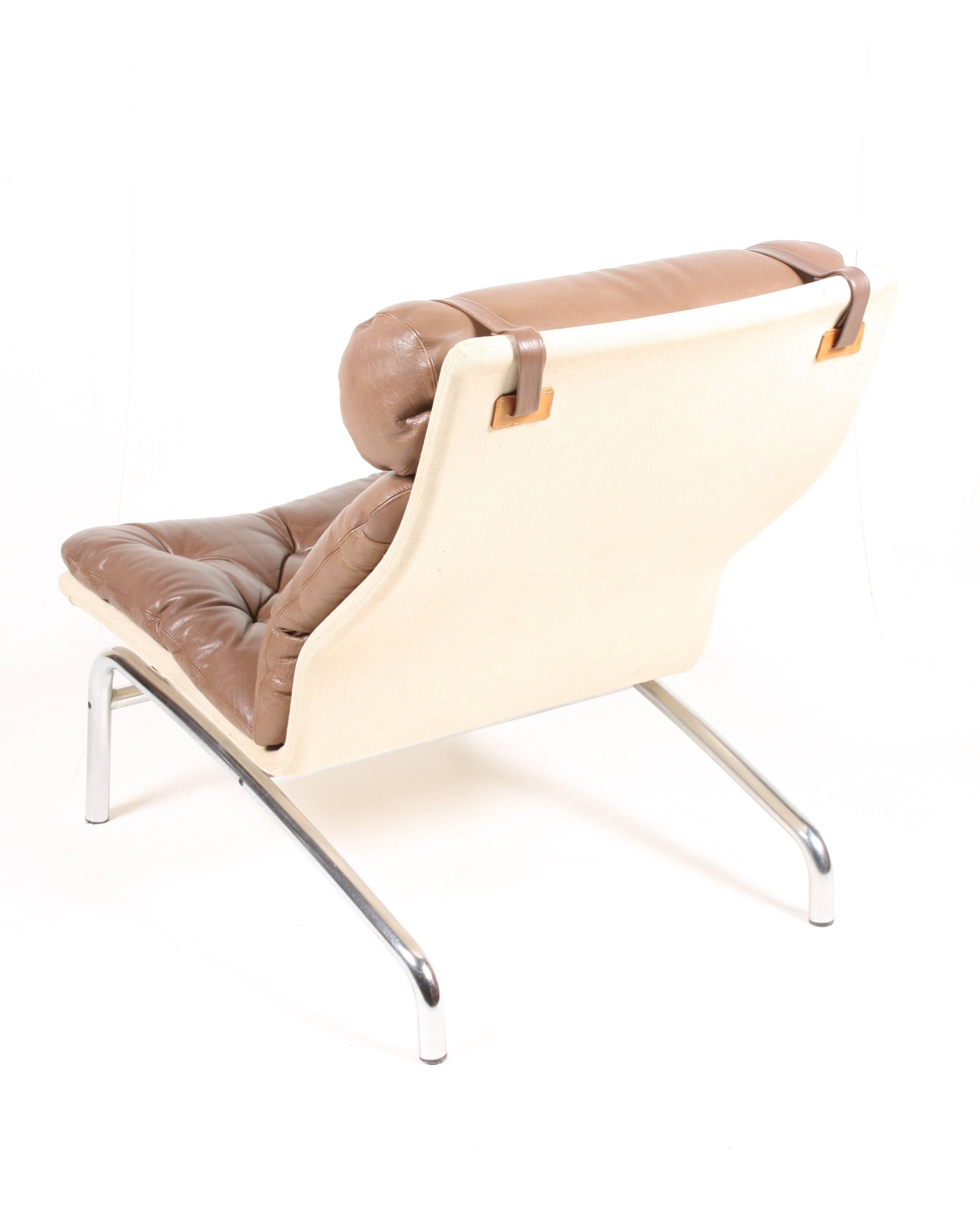 Lounge chair in leather, canvas on a metal frame. Designed by Arne Vodder for Erik Jørgensen. Made in Denmark in the 1970s great condition.