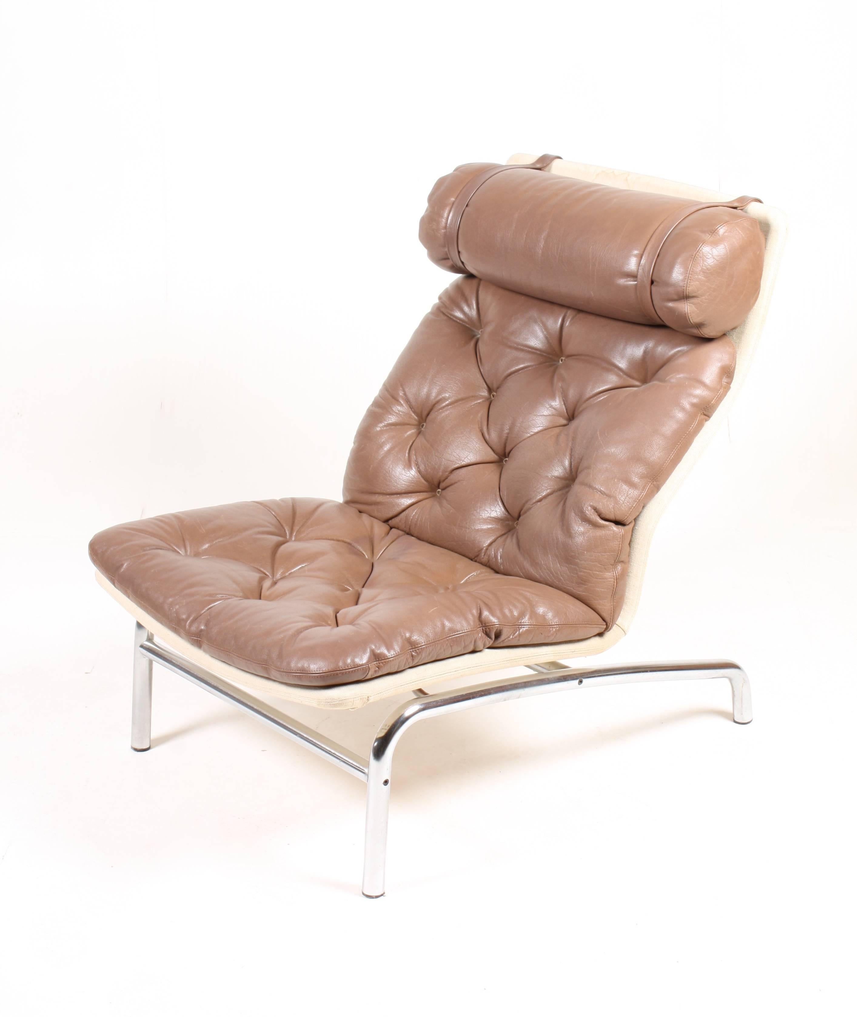 Scandinavian Modern Leather Lounge Chair by Arne Vodder