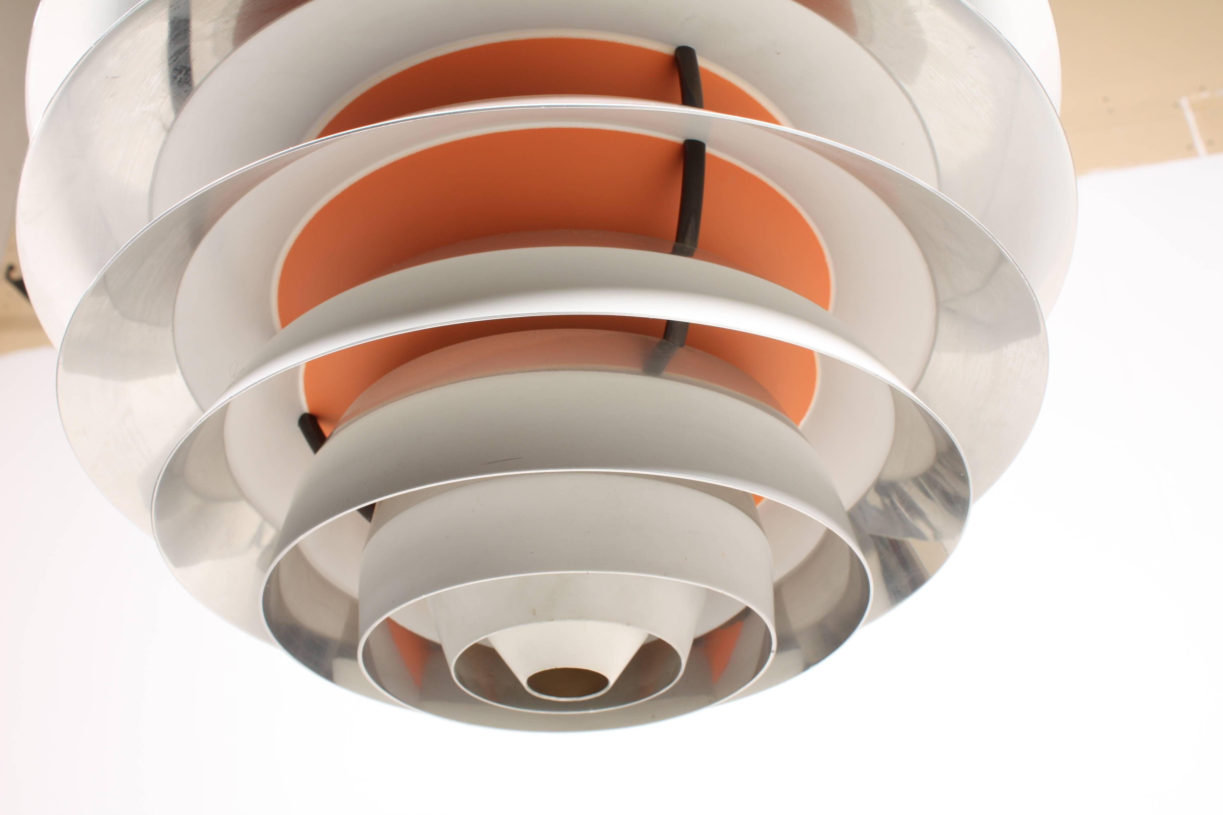 20ième siècle Lampe à suspension contrastée par Poul Henningsen en vente