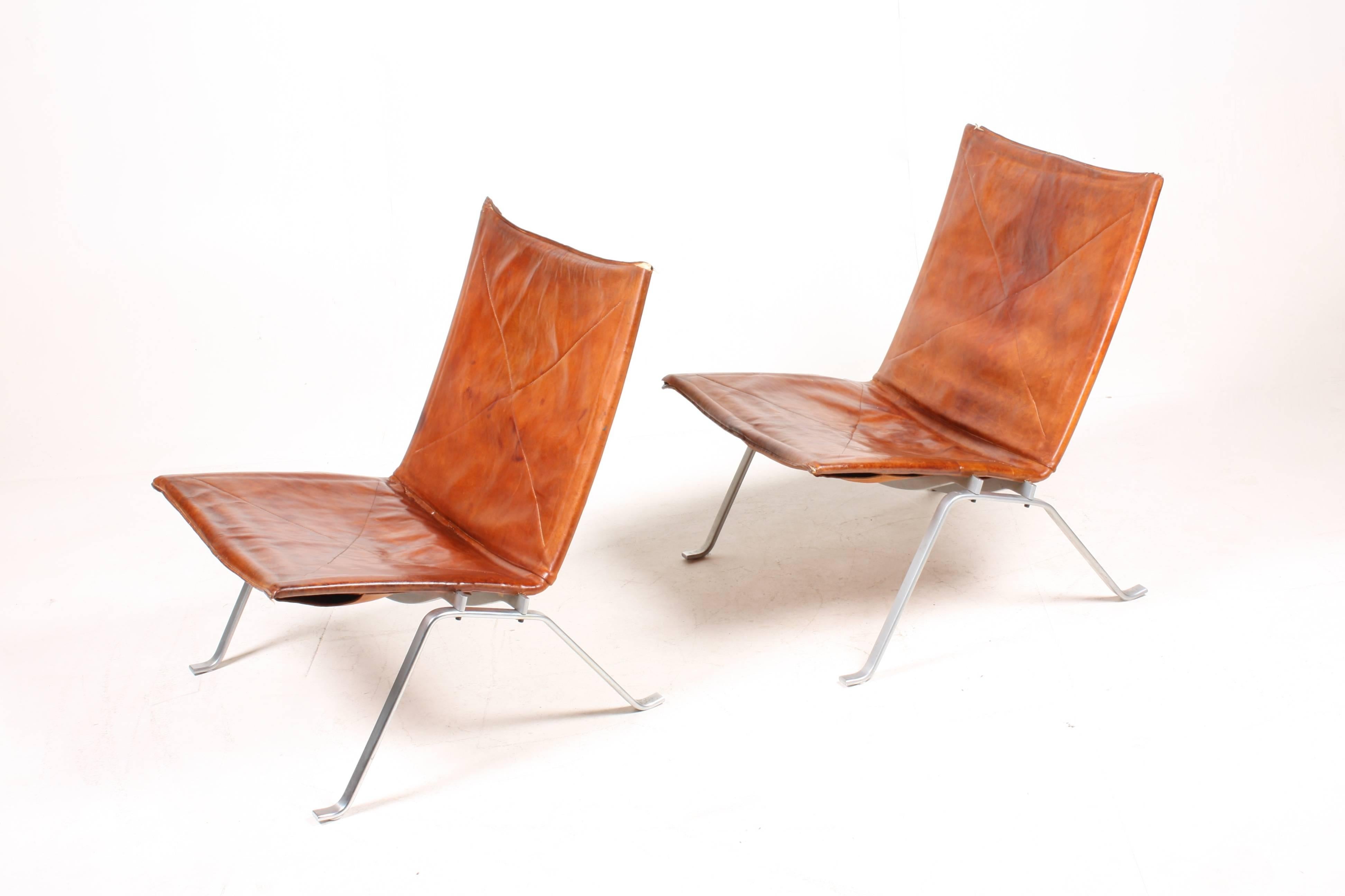 Pair of PK 22 lounge chairs designed by Poul Kjærholm for E. Kold Christensen in 1958. The chairs are in natural leather with unique color. The condition is all original / beat up. Made in Denmark.