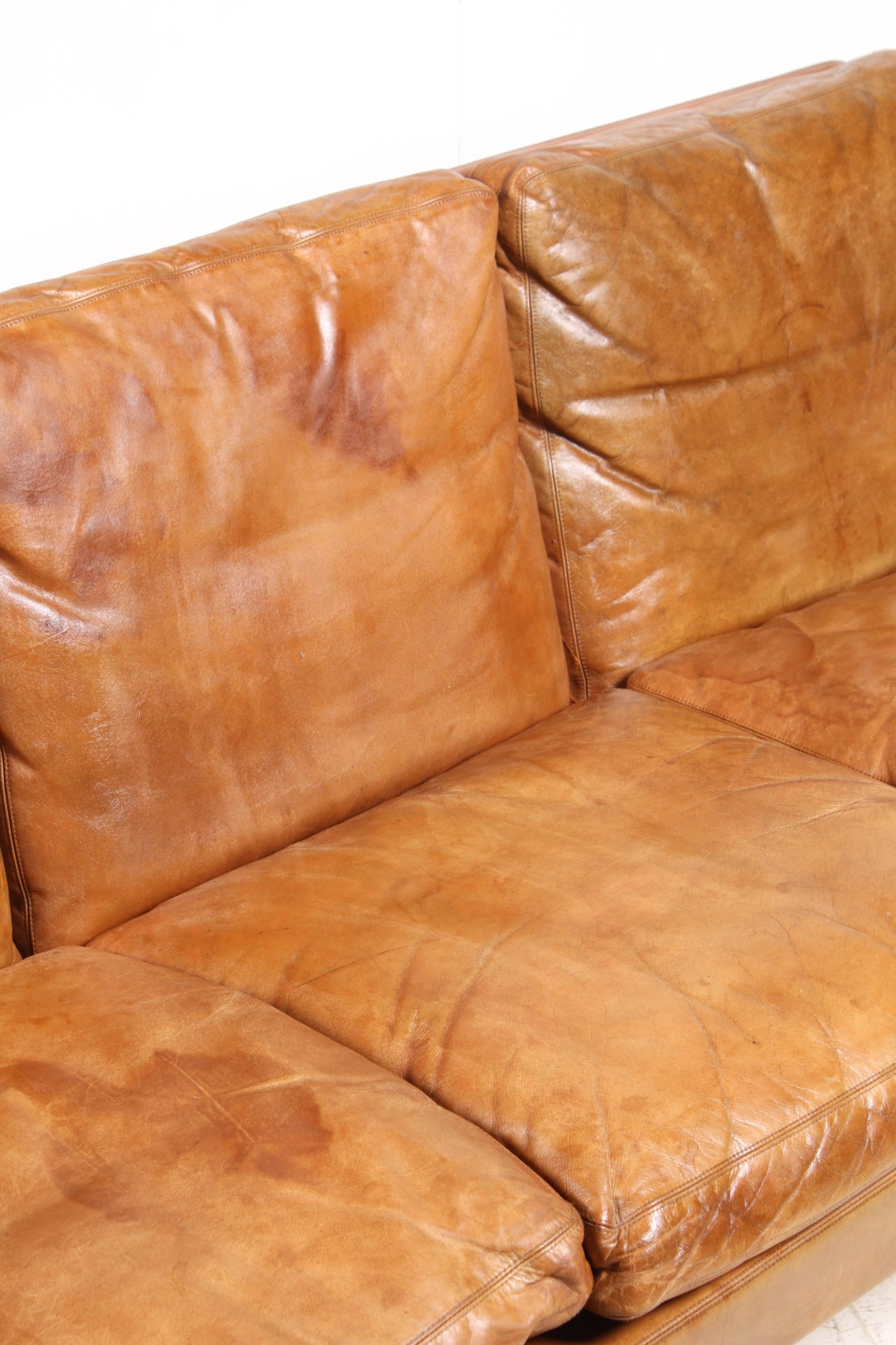 Mid-20th Century Stunning sofa by Hans Olsen