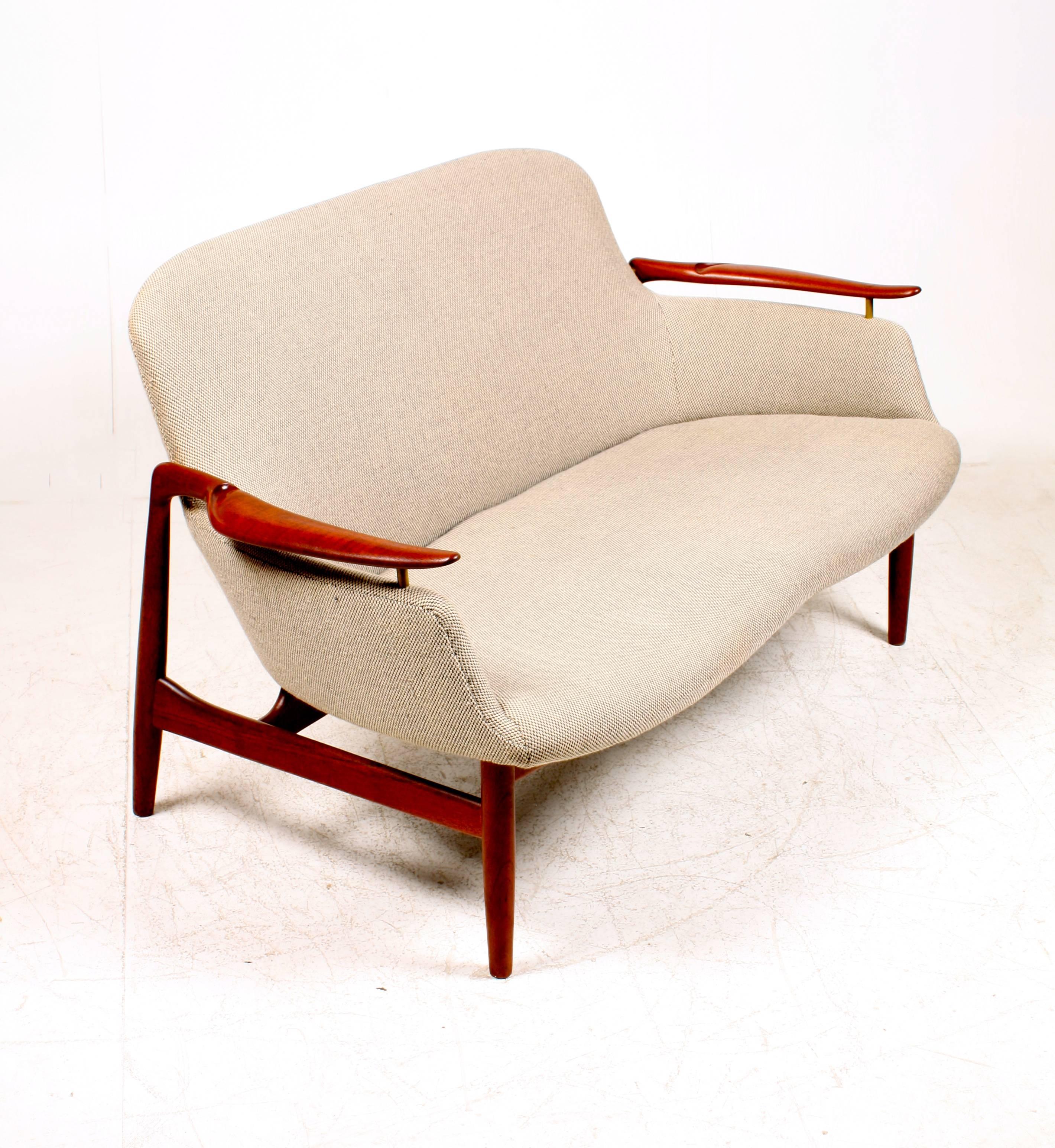 Mid-Century Modern NV53 Sofa by Finn Juhl