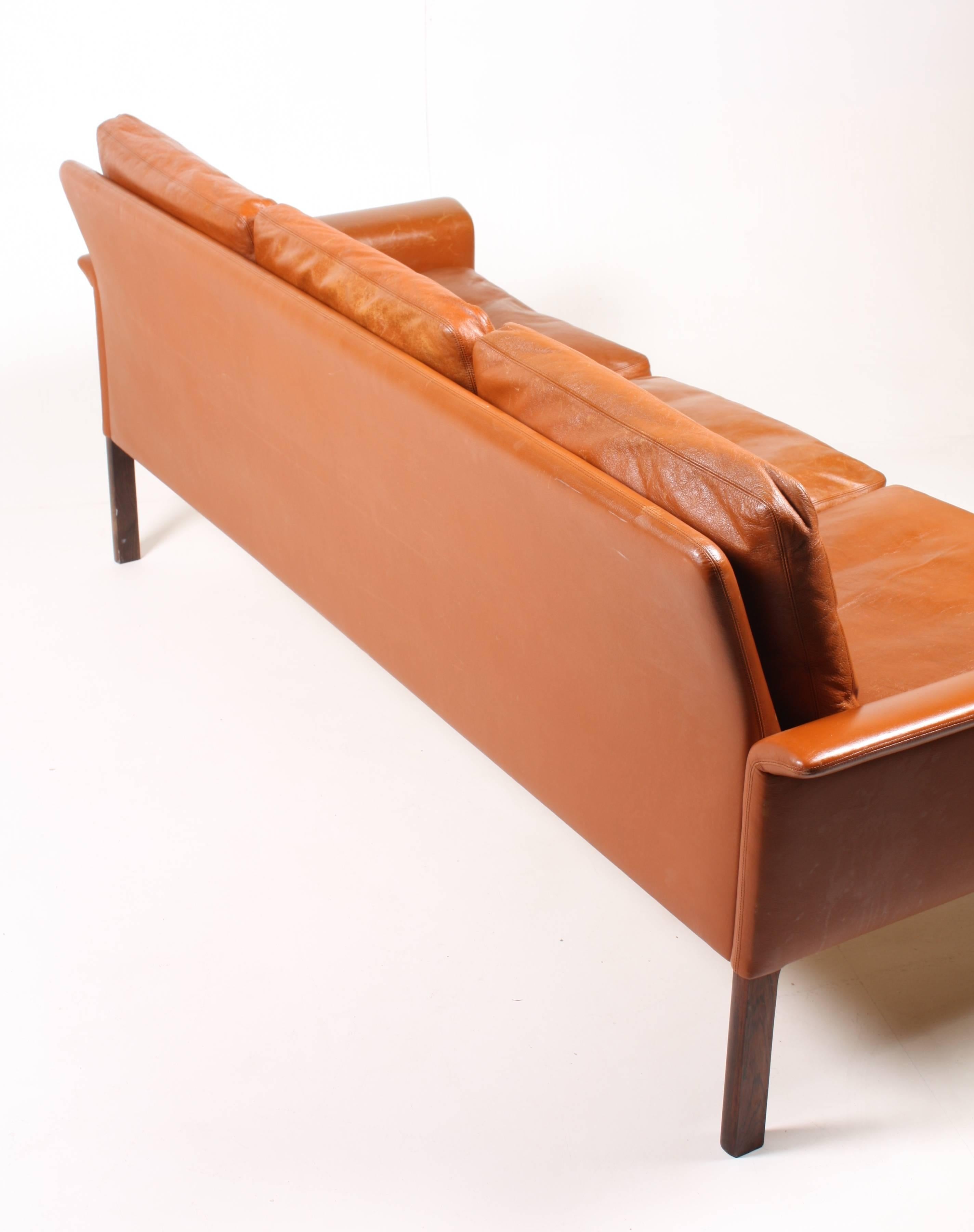 Hans Olsen Sofa in Patinated Leather In Excellent Condition In Lejre, DK