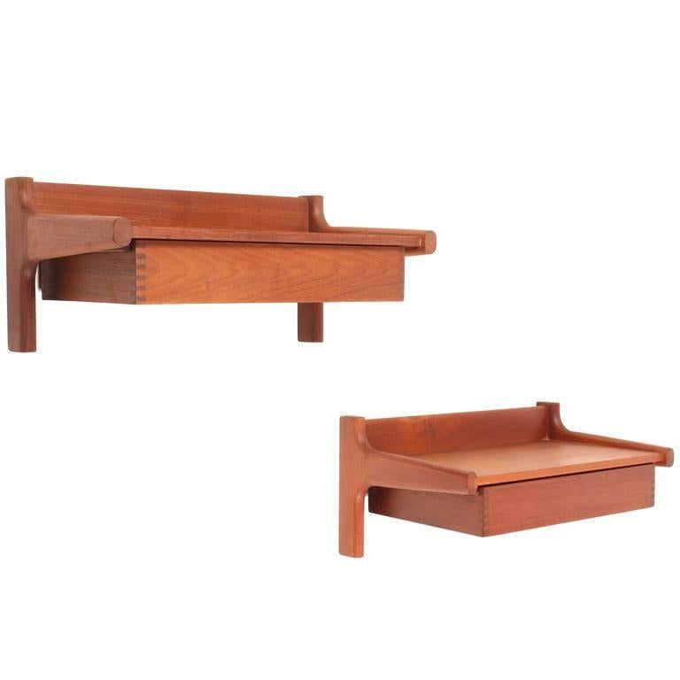 Pair of floating nightstands in teak designed by Maa. Børge Mogensen for Søborg furniture in the 1950s. The nightstands are in great original condition.