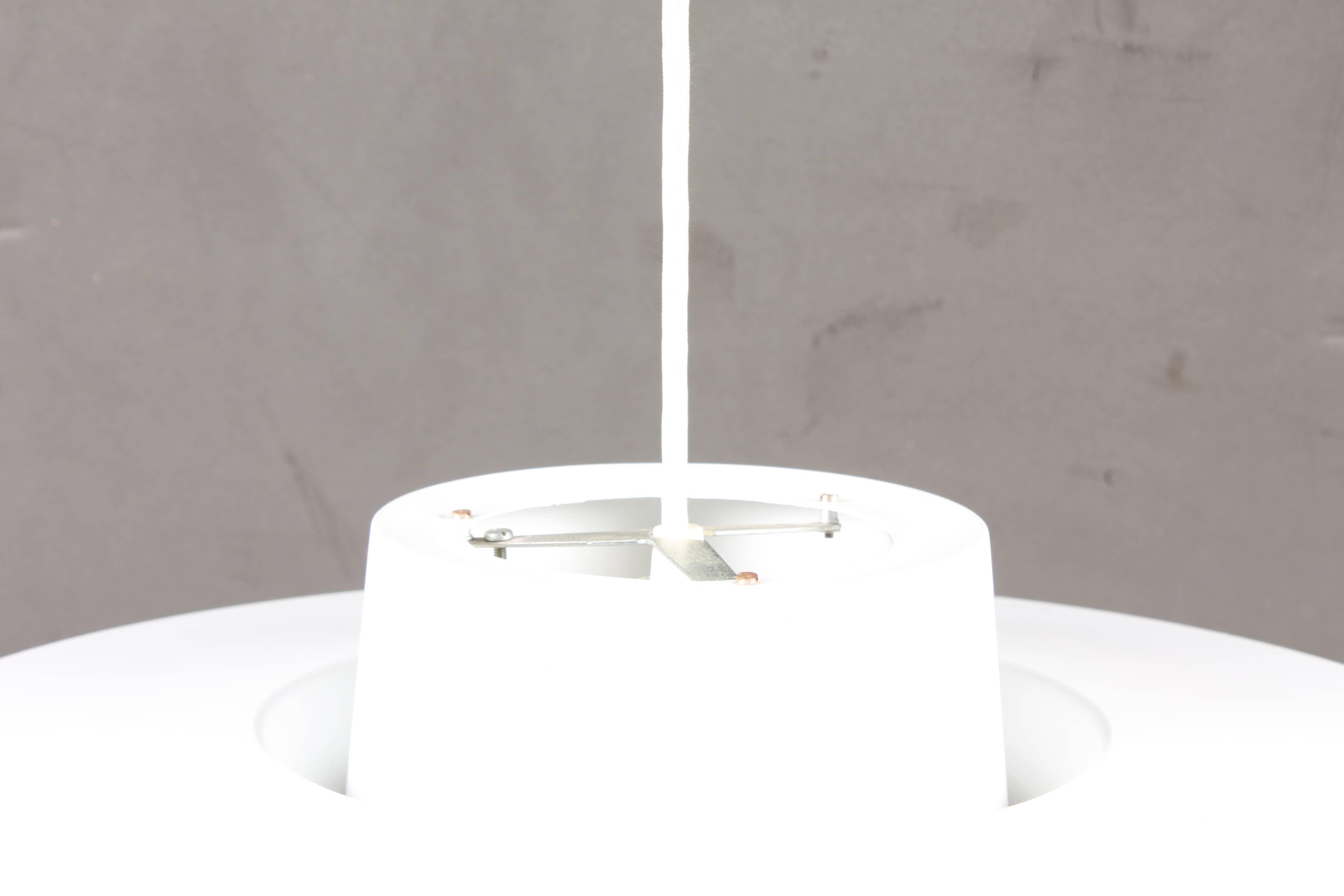 Great looking pendant designed by Svend Middelboe for Nordisk Solar in 1965. The lamp is made from white enameled aluminum with an orange interior and accommodates maximum 300 watt bulbs. Great original condition. Ten pieces available.