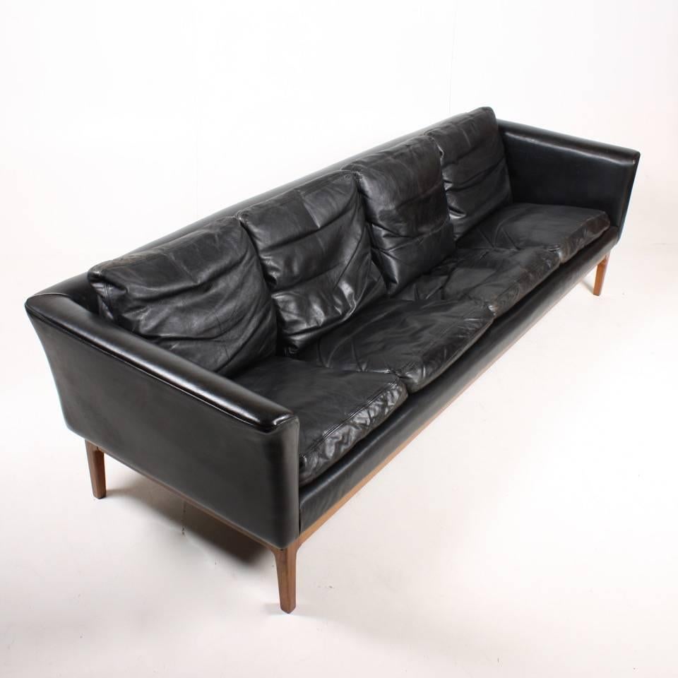 Stunning Four-Seat Sofa in Leather In Excellent Condition In Lejre, DK