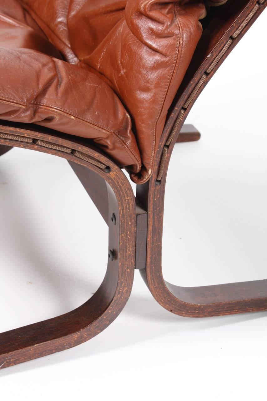 Pair of great looking lounge chairs in plywood and patinated leather designed by Ingmar Relling in 1965. Made in Norway. Great original condition.
