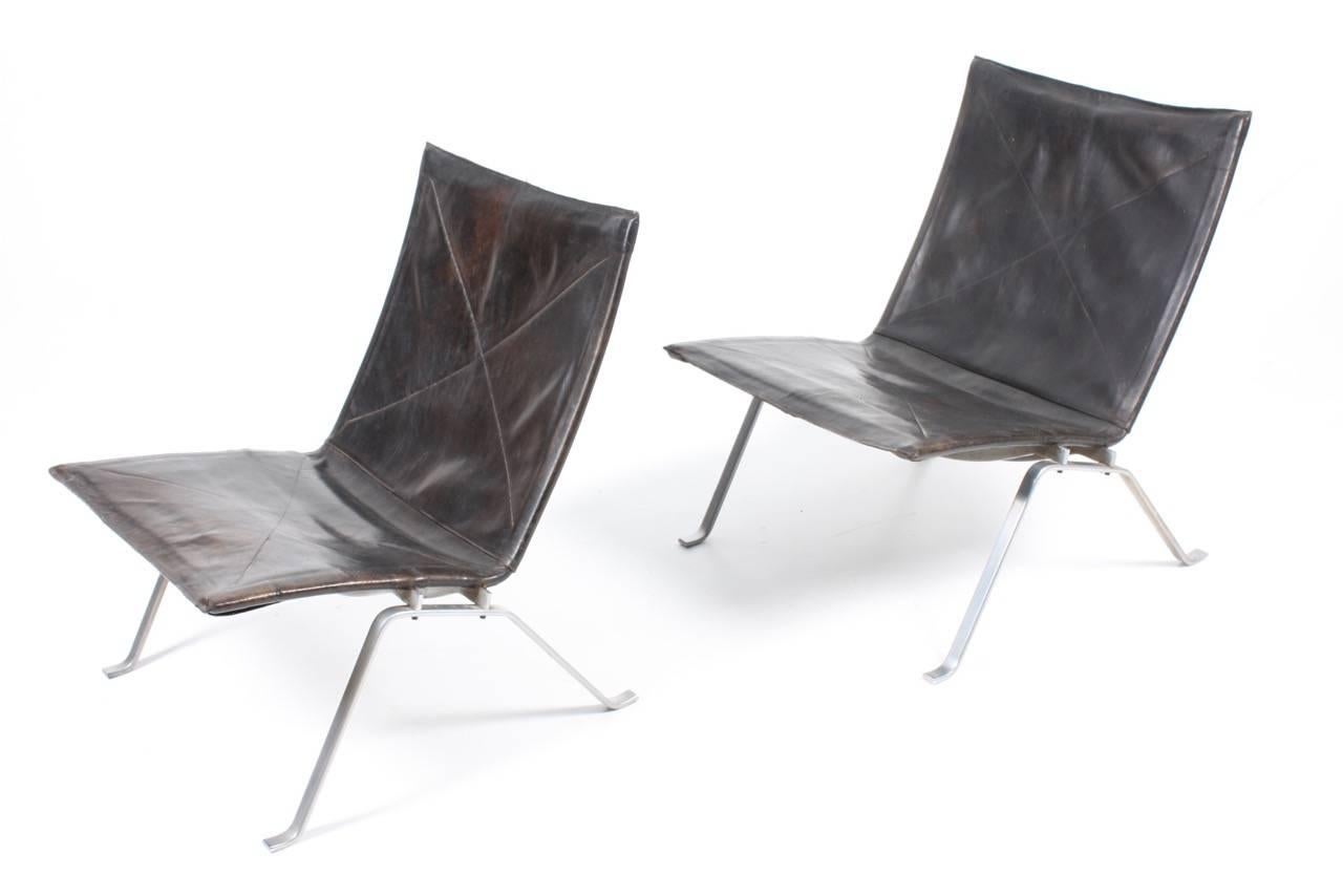 Pair of PK 22 Lounge Chairs in Patinated Leather 1