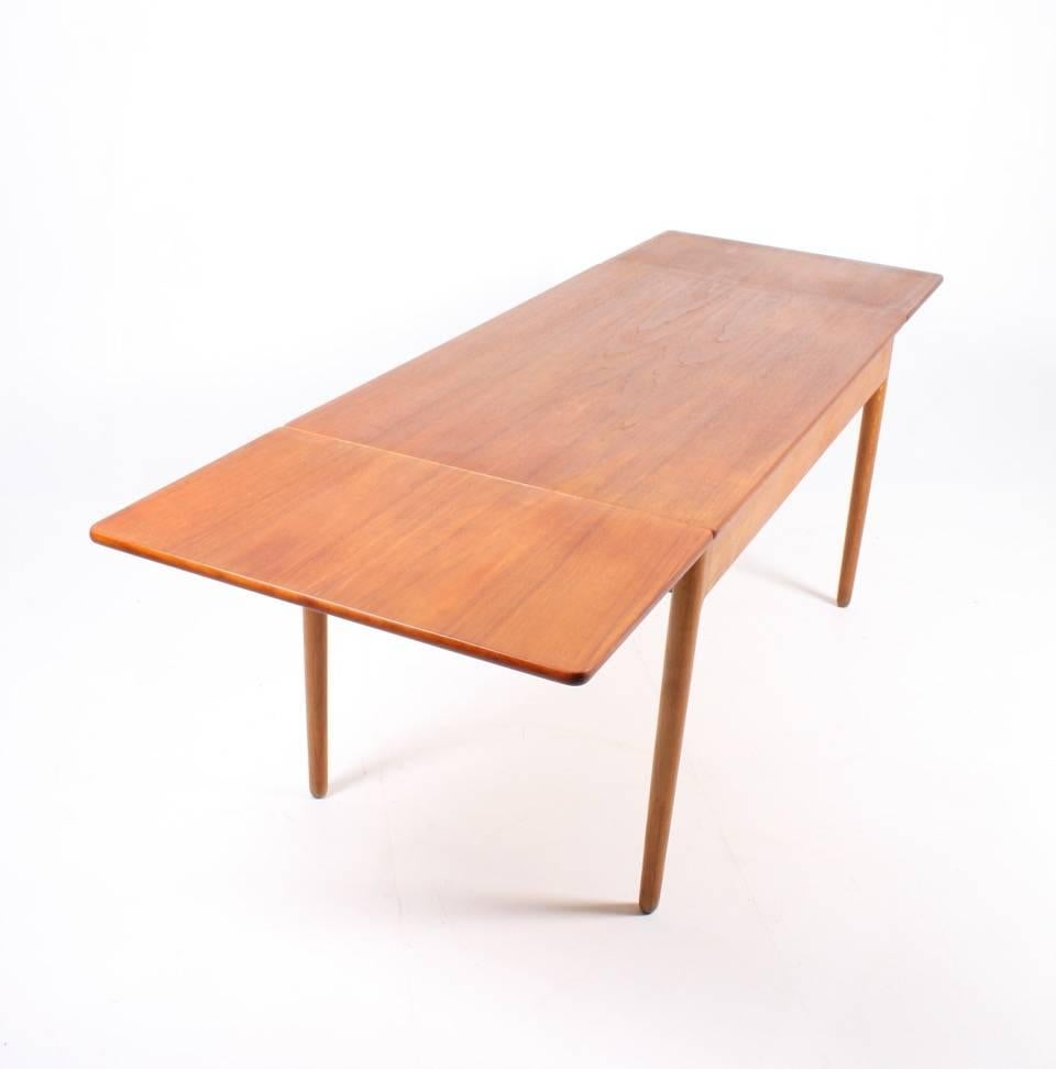 Desk by Hans J. Wegner 1