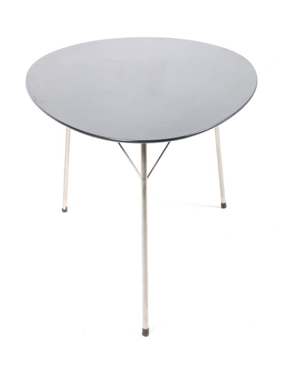 Scandinavian Modern Arne Jacobsen Egg Table