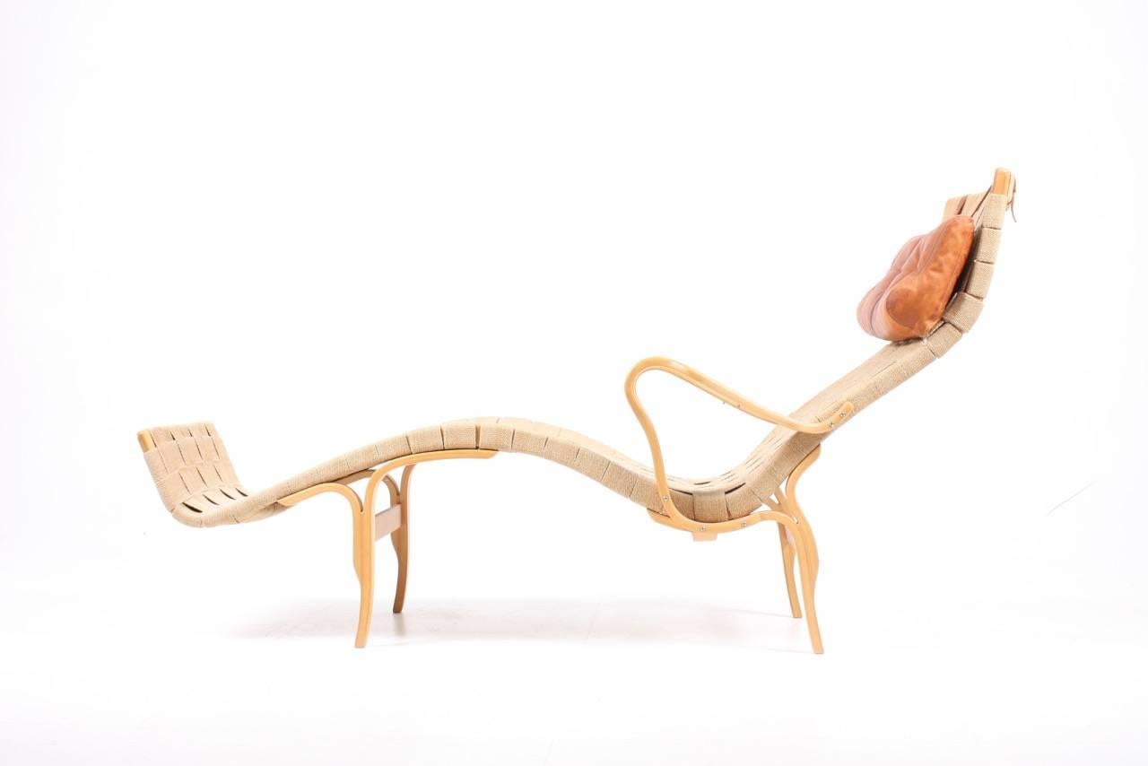 Bruno Mathsson lounge chair with original hemp webbing and patinated leather cushion. Seat frame, arms and underframe of laminated beech. Produced by Firma Karl Mathsson, made in 1973. Great original condition

Bruno Mathsson was born to cabinet