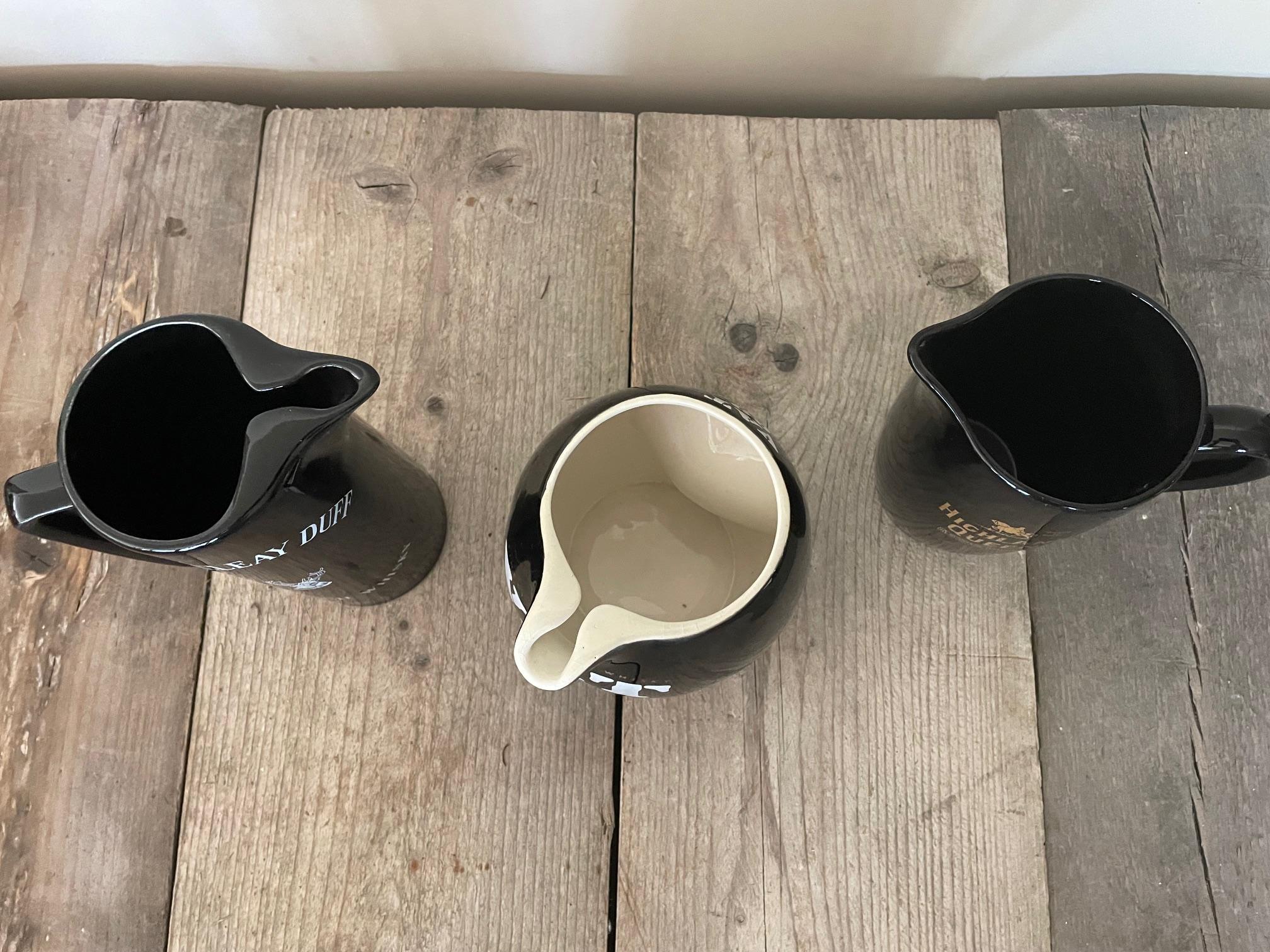 Highland Queen, Vat 69 and Macleay Duff water pitchers In Good Condition For Sale In Nivelles, BE