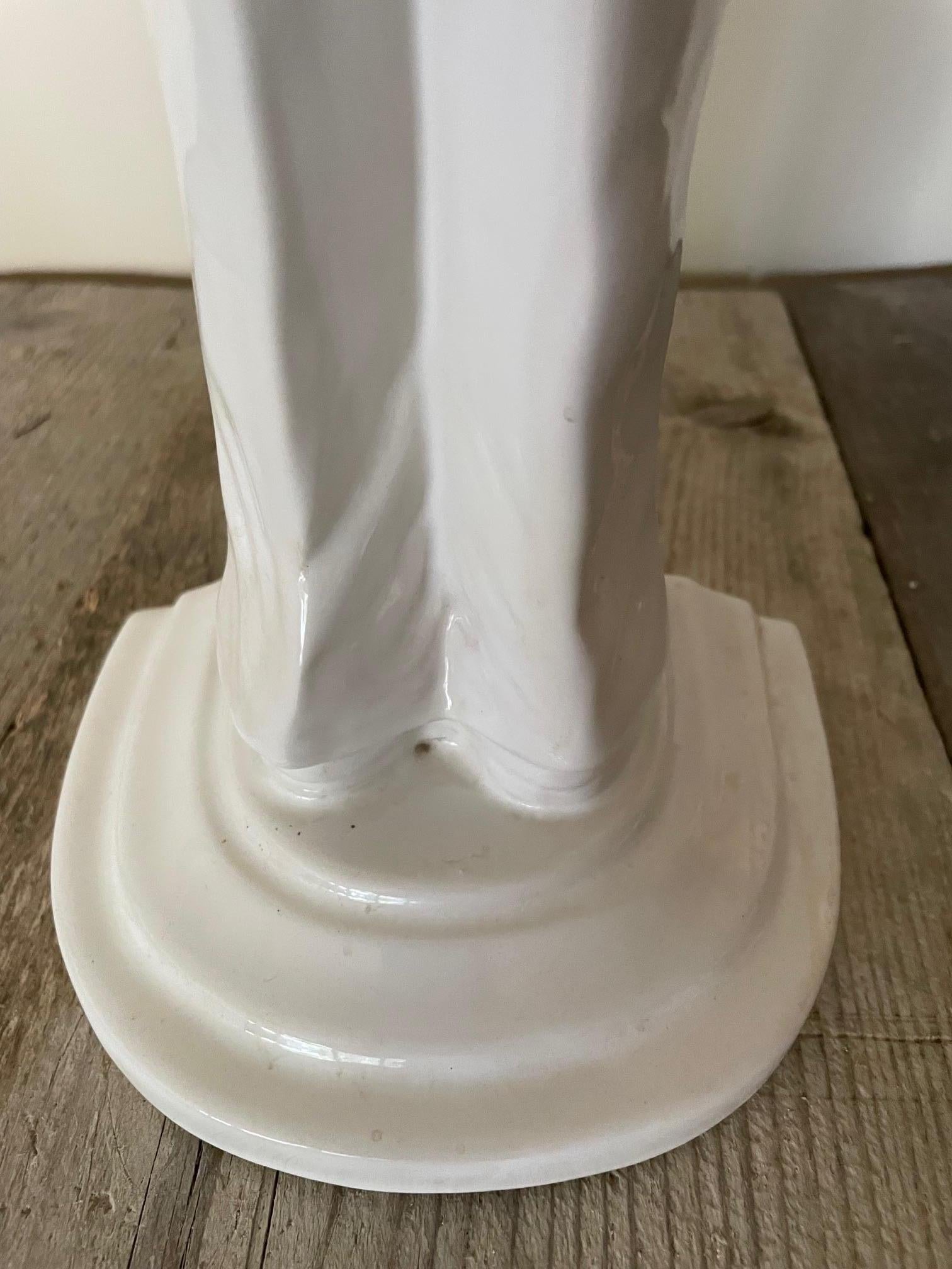 Statuette of a sailor in faience In Good Condition For Sale In Nivelles, BE