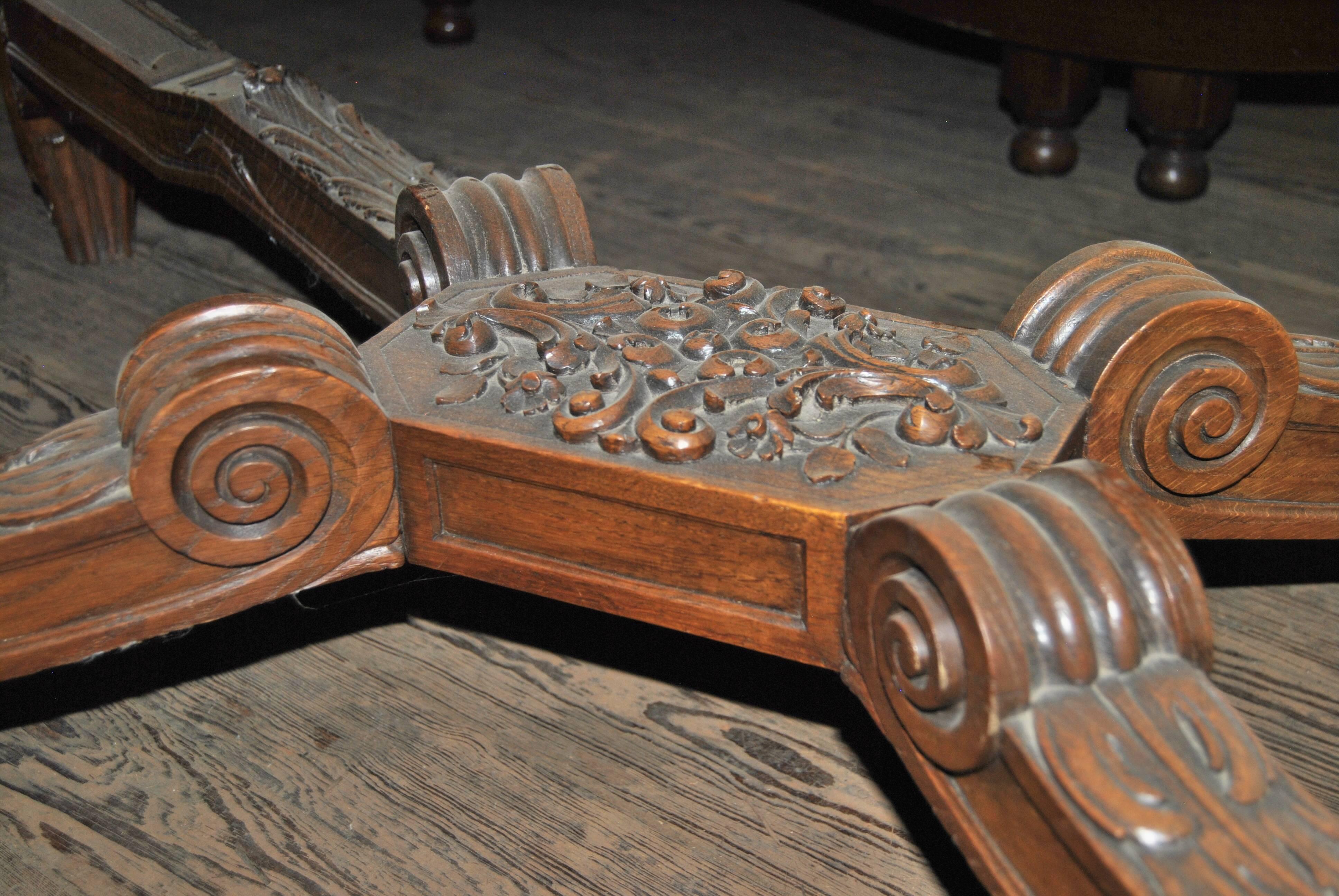 Early 20th Century French Carved Oak Table For Sale 1