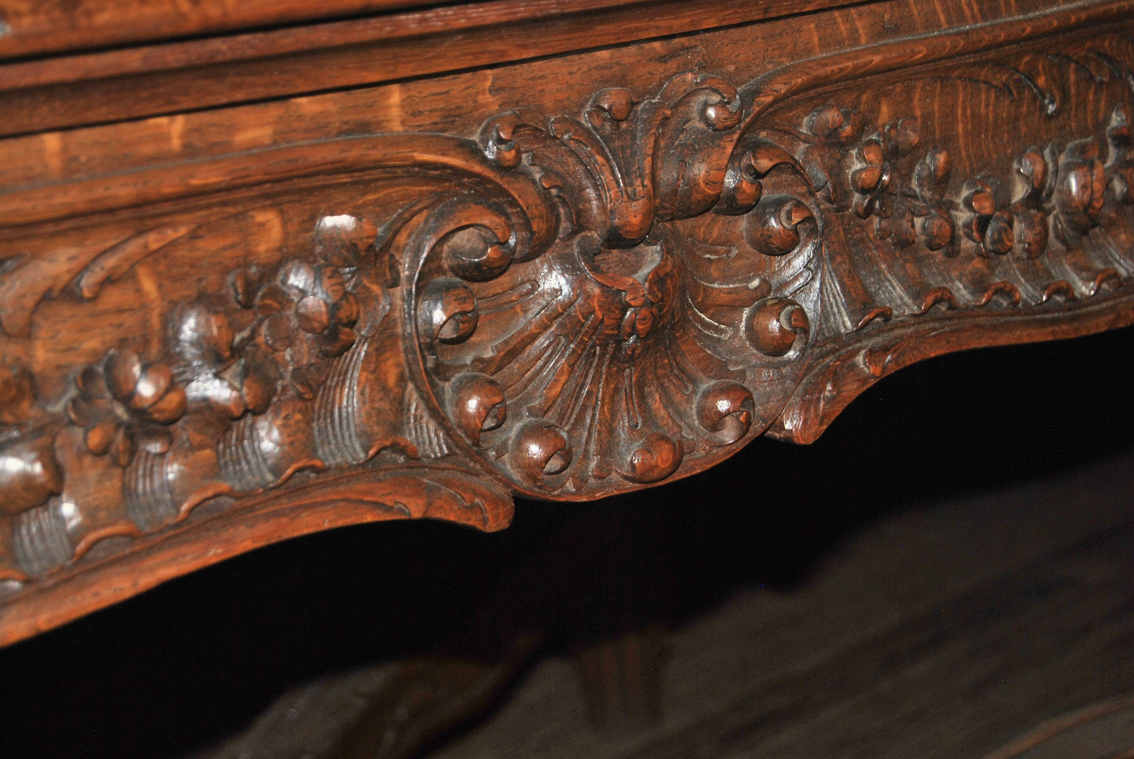 Early 20th Century French Carved Oak Table For Sale 3