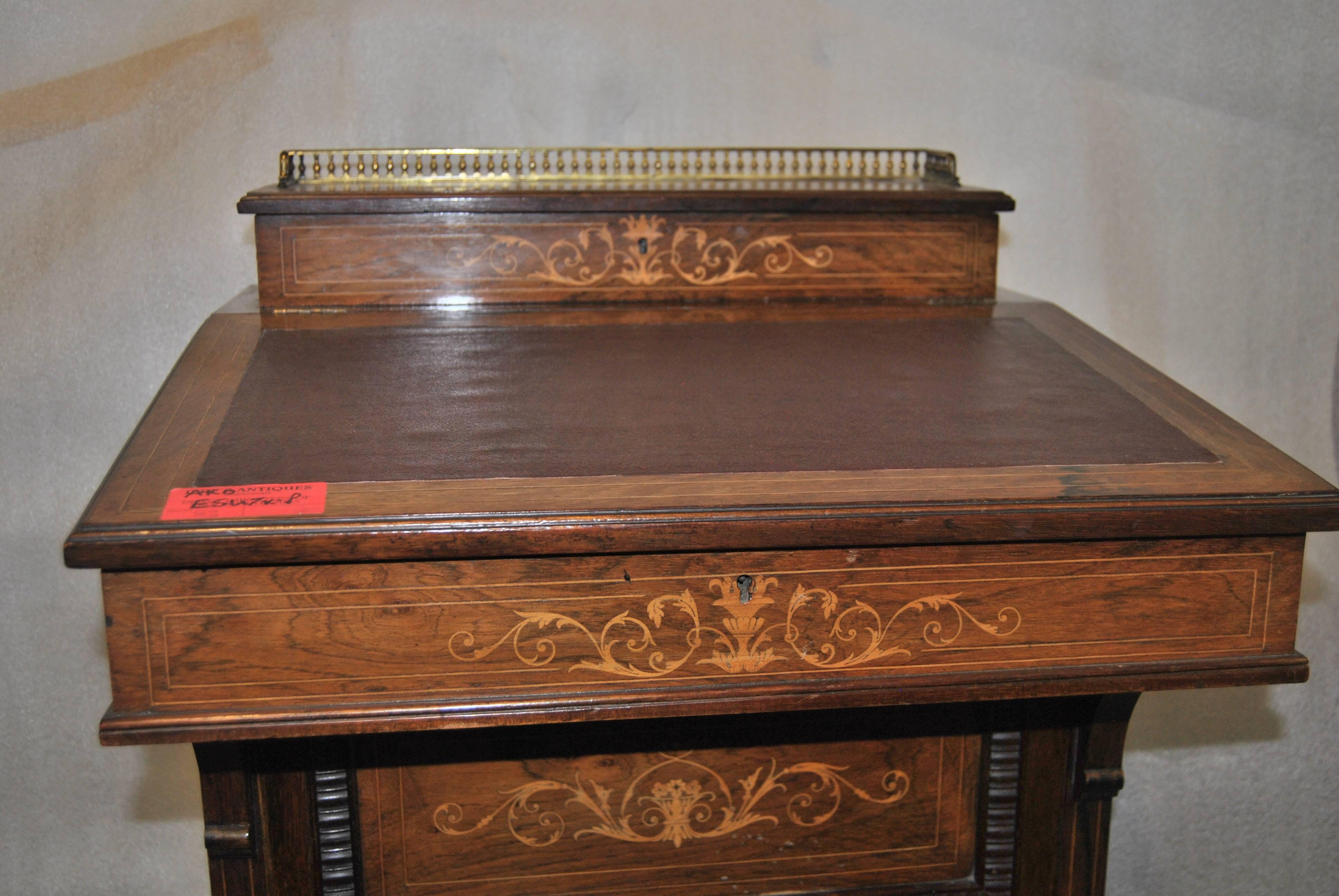 Late Victorian 19th Century English Rosewood Davenport Desk