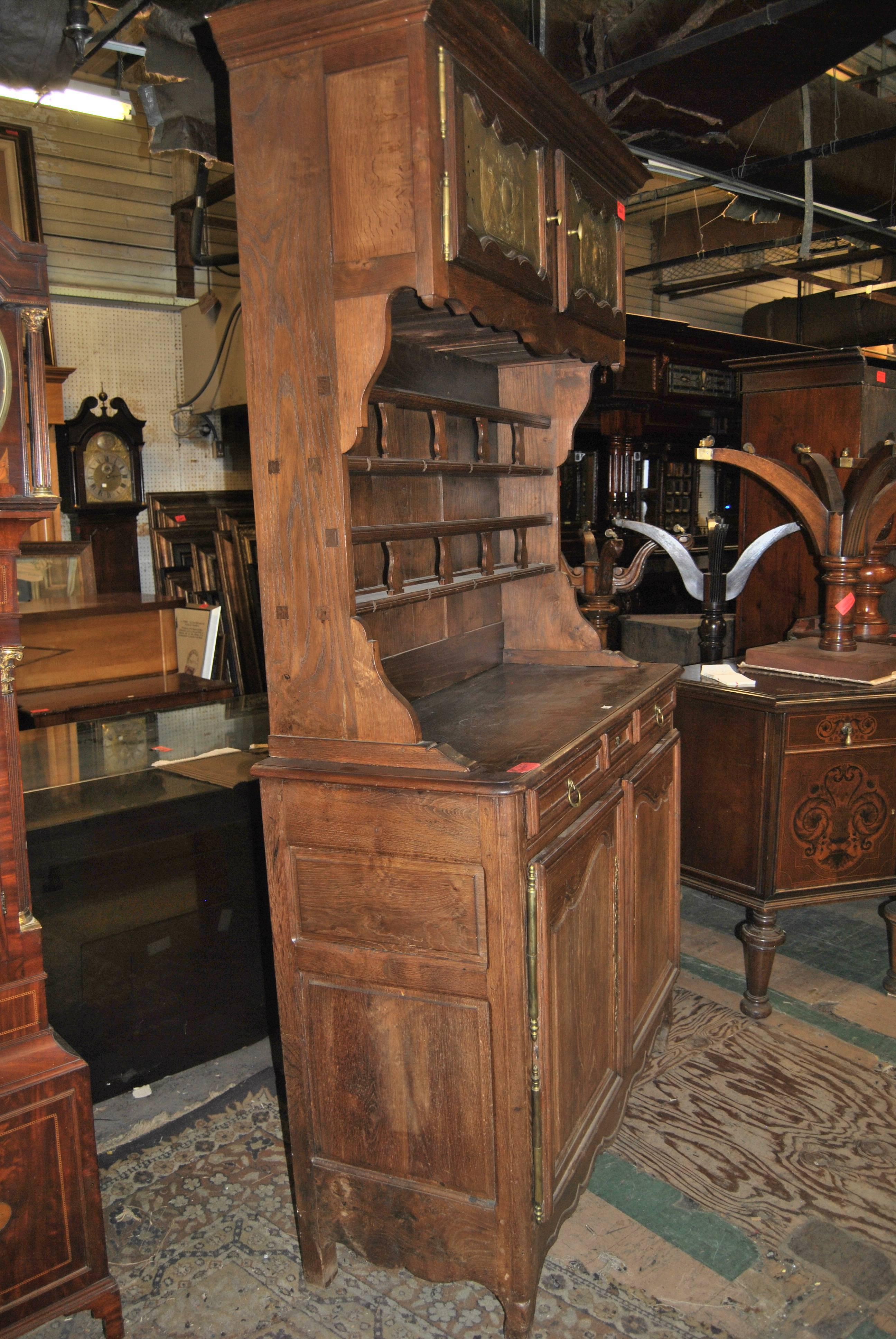 19th Century Oak Country French Cupboard In Excellent Condition In Savannah, GA