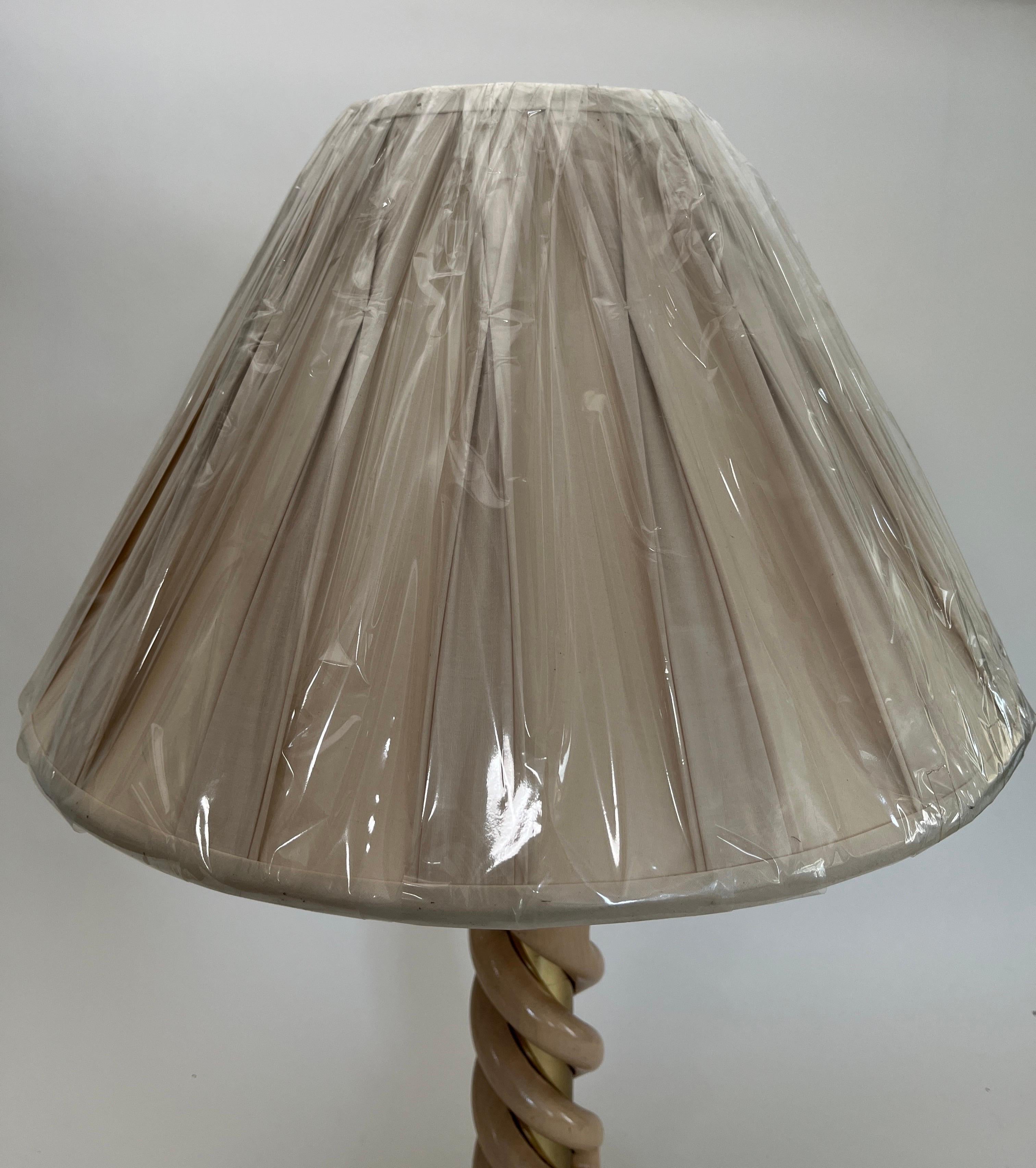 Lámpara de sobremesa de madera de abedul trenzada con detalles dorados Art Decó Revival Vintage en venta 1