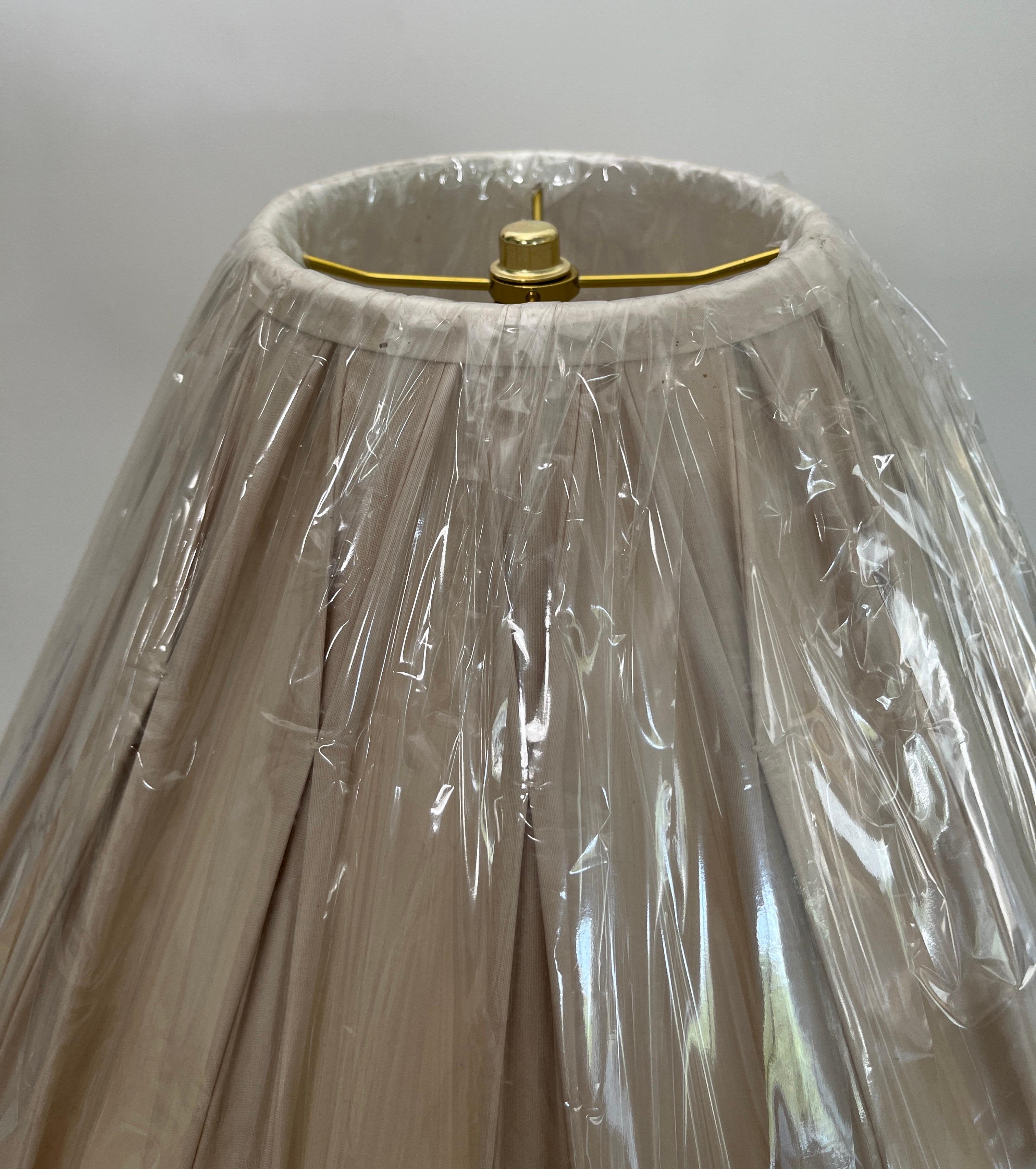 Lámpara de sobremesa de madera de abedul trenzada con detalles dorados Art Decó Revival Vintage en venta 2