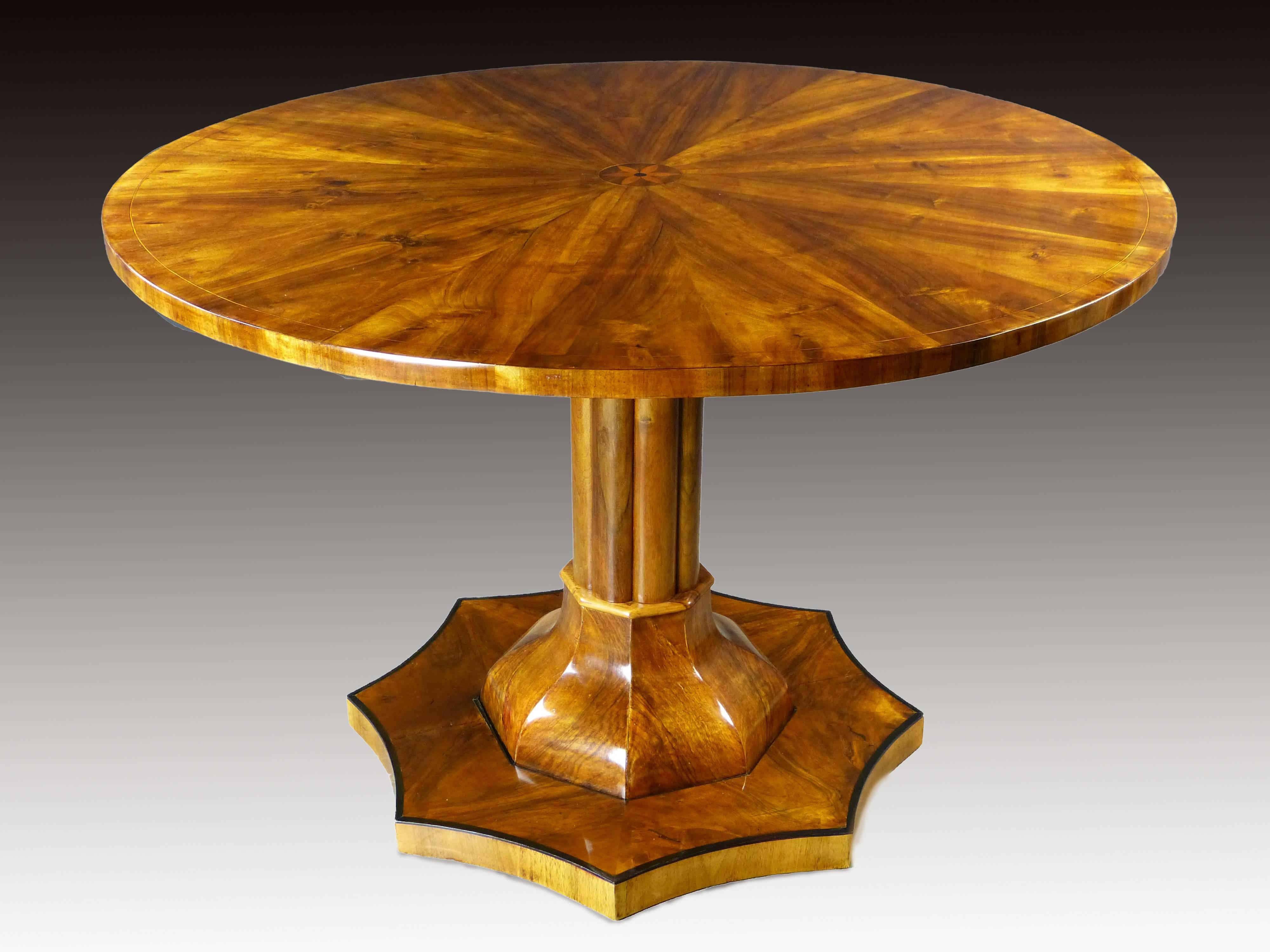 Early 19th century Biedermeier Swedish Circular / Round Table  In Excellent Condition In Santander, ES