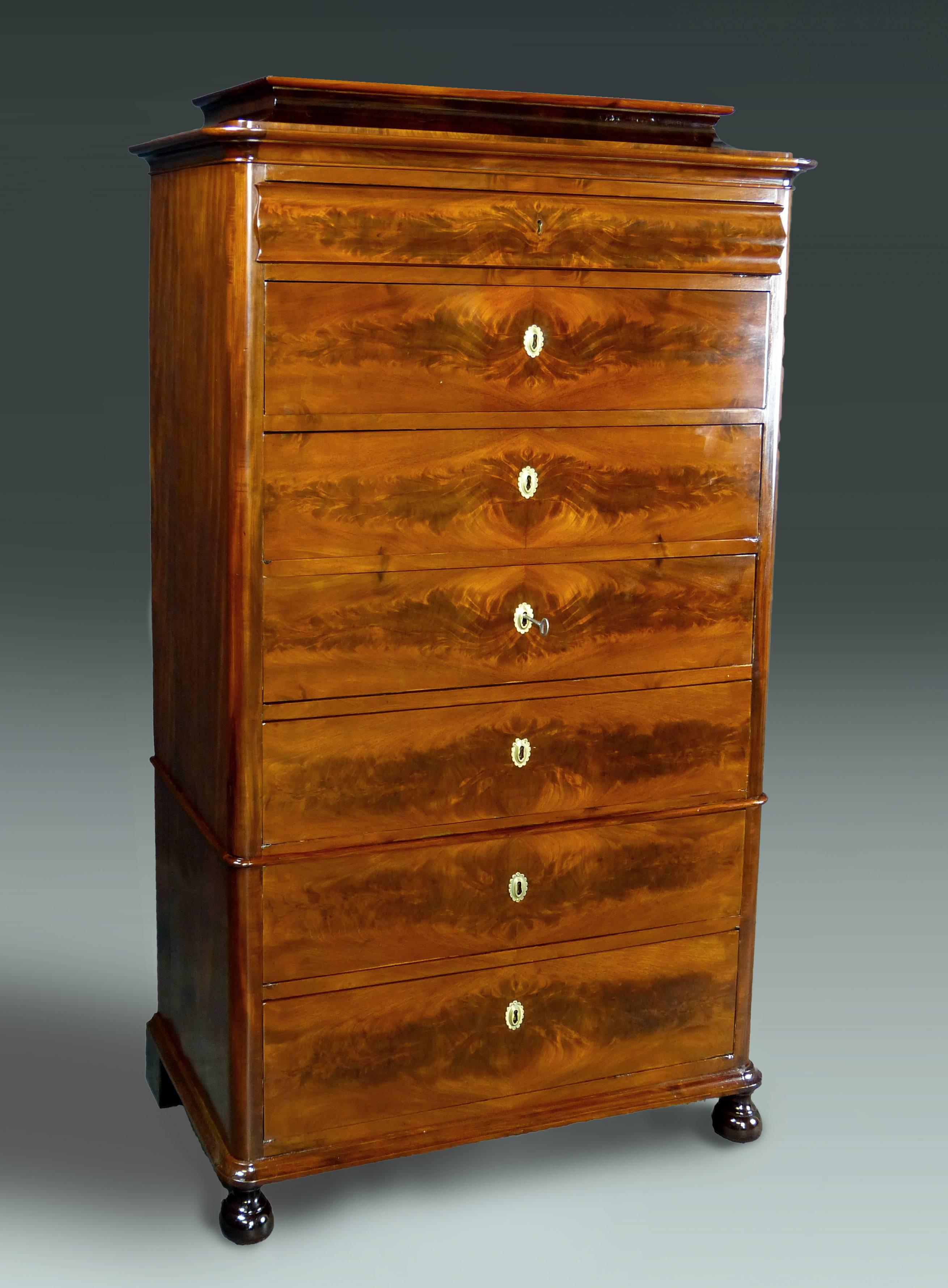 Attractive flame mahogany tall Danish Biedermeier Pagoda Top commode dating to the second quarter of the 19th century. It is of the 