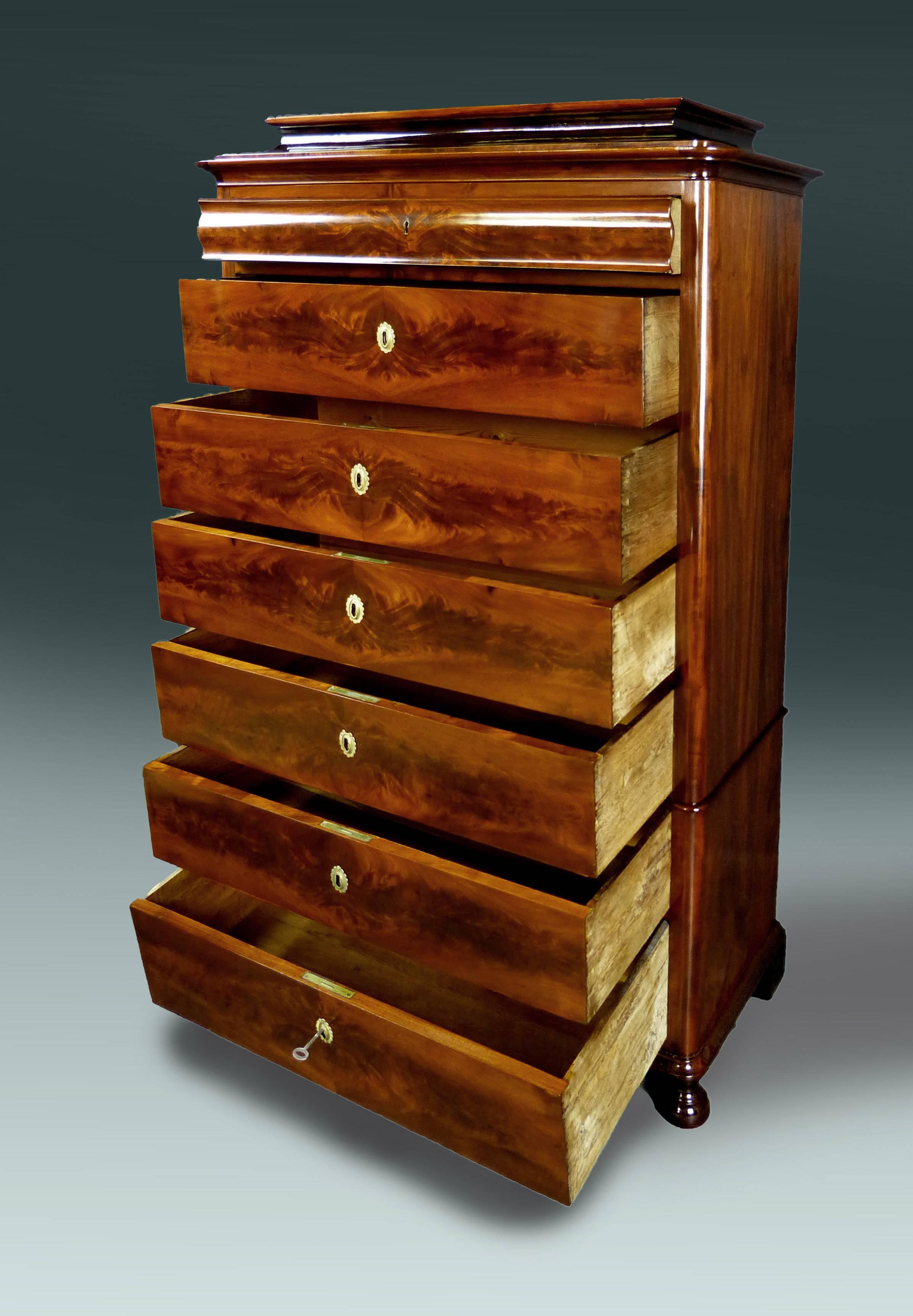 Mid-19th Century Tall Commode Danish Biedermeier 19th Century Chest of 7 Drawers Pagoda Top