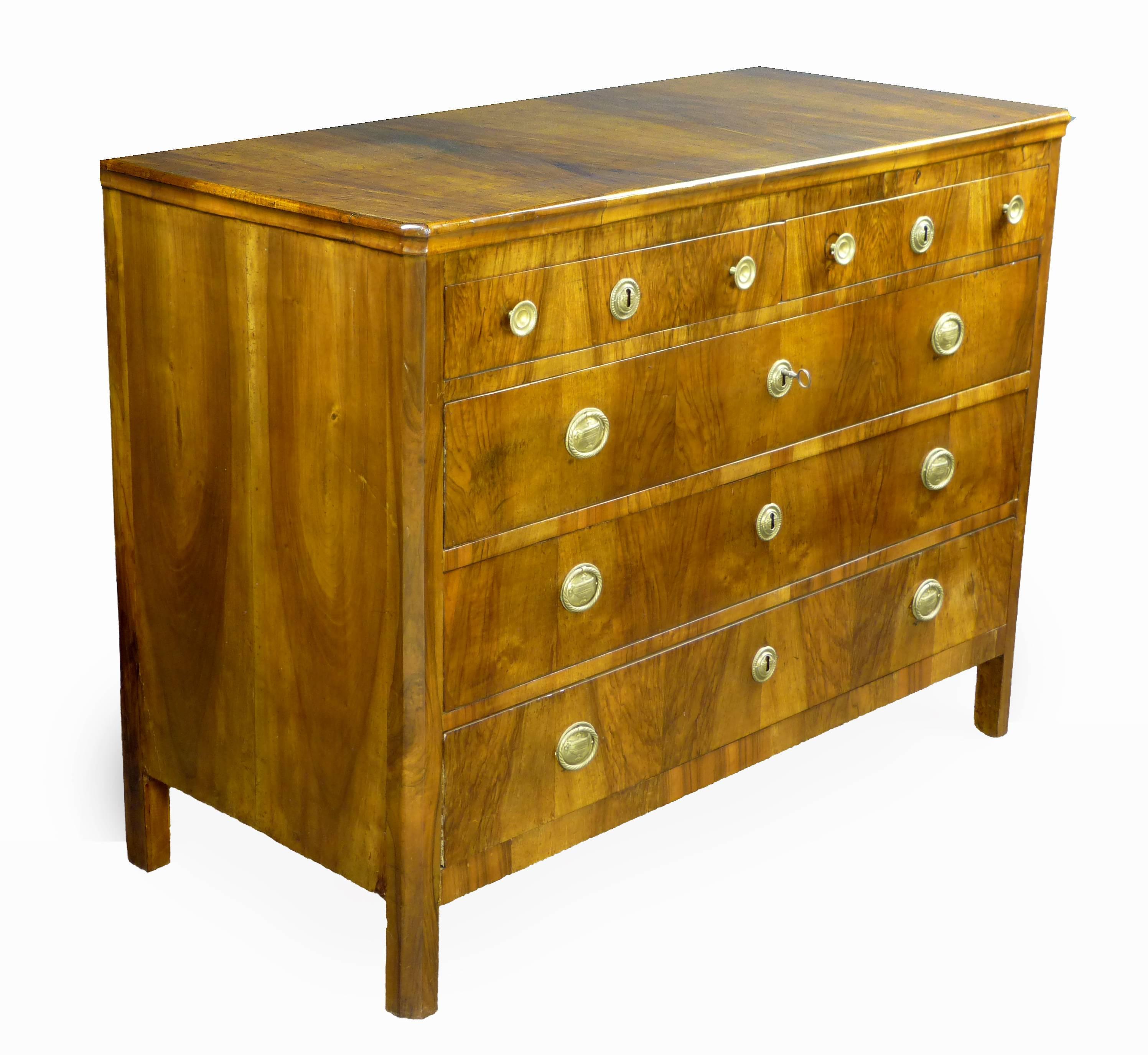 Elegant Biedermeier Viennese commode of fine book-matched walnut veneers on all three sides, slightly canted corners, moulded top on small block feet. Two small over three large drawers with original brass pulls and escutcheons. Original condition,