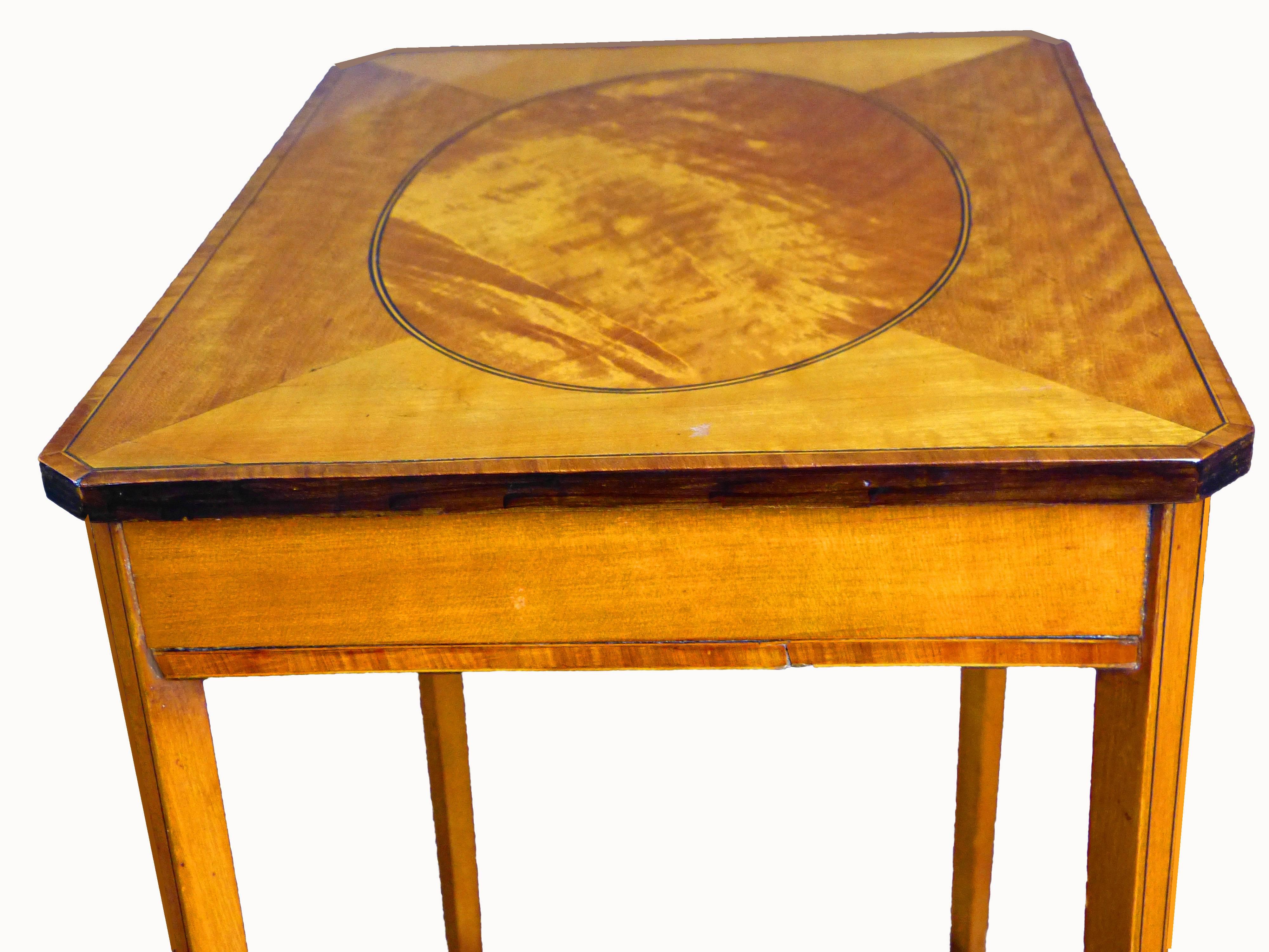 19th Century Petite Biedermeier Side Table 1