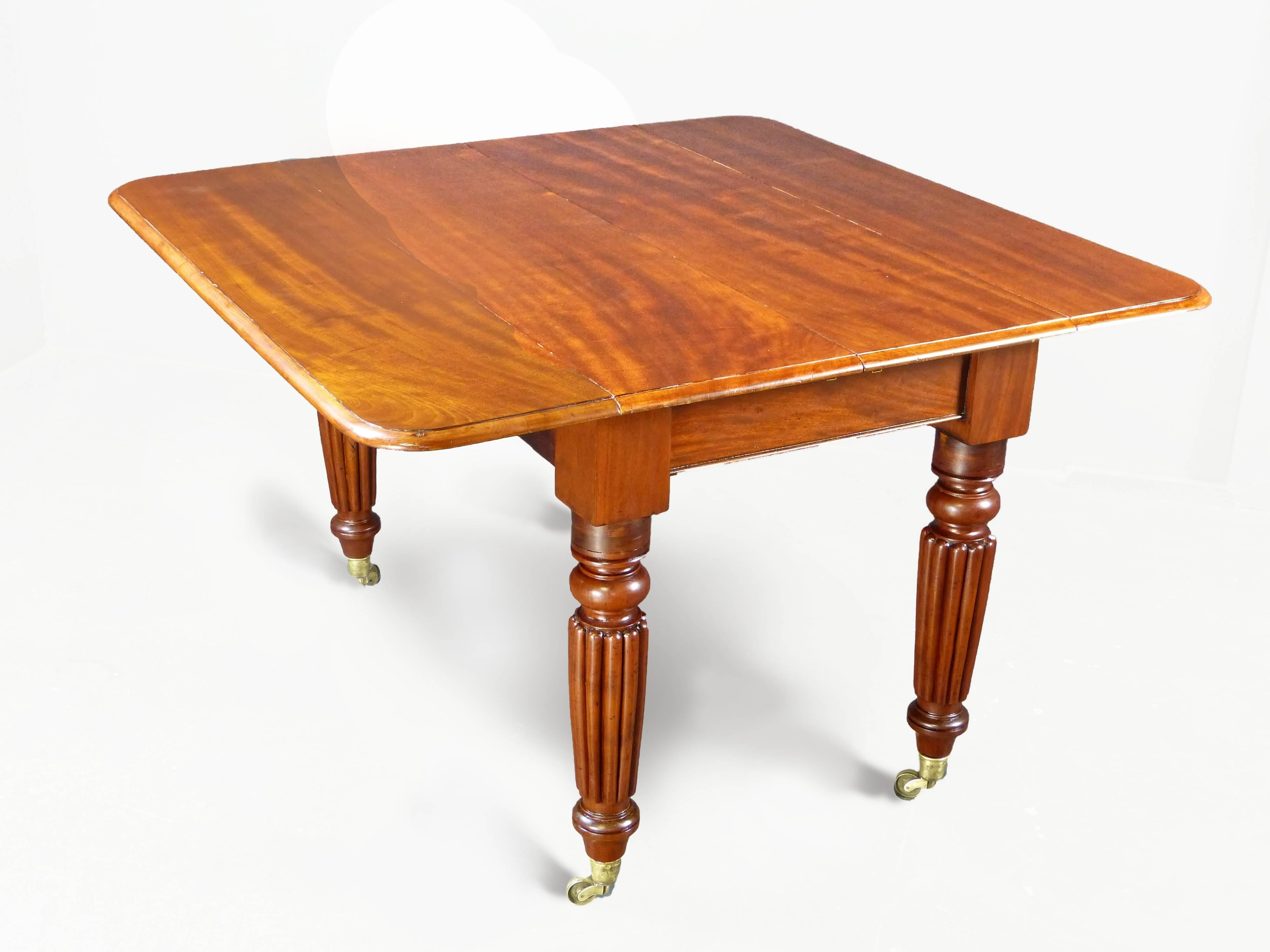 Dining Table Compact Drop-Leaf and Extendable 19th Century Solid Mahogany 1