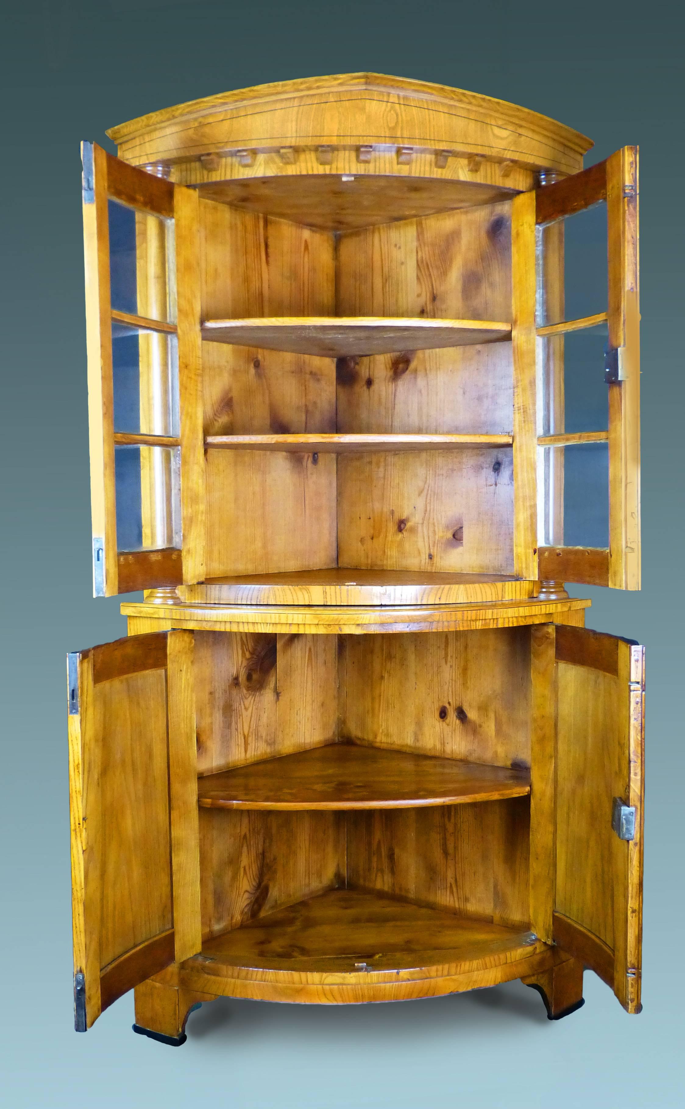 19th Century Biedermeier Bow Fronted Corner Cabinet In Excellent Condition In Santander, ES