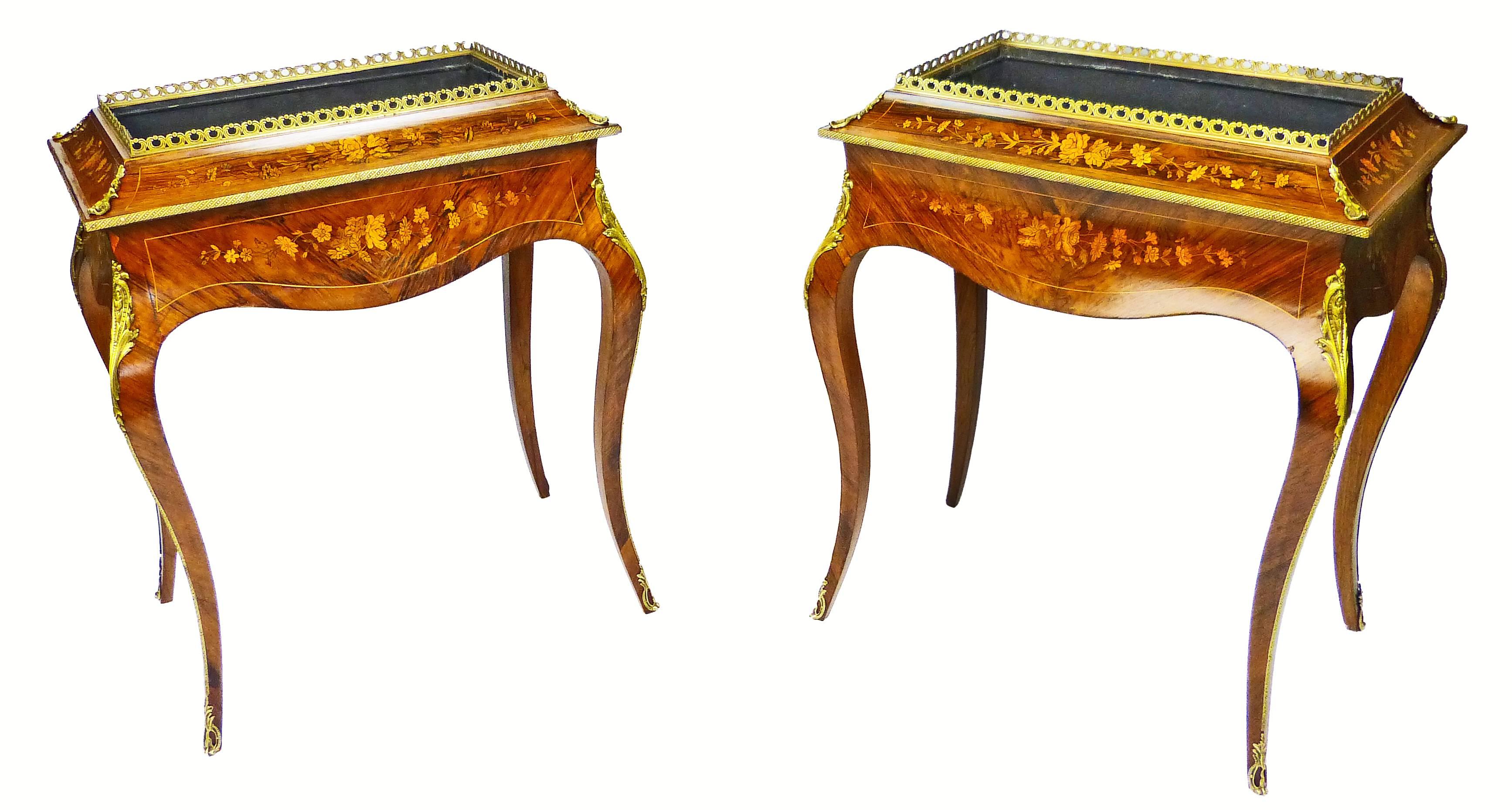 Fine pair of mid-19th century Napoleon III era jardinieres in the Louis XV style entirely of rosewood veneers with curved bodies and elegant cabriole legs, adorned with intricate floral marquetry throughout and high quality applied brass decorations