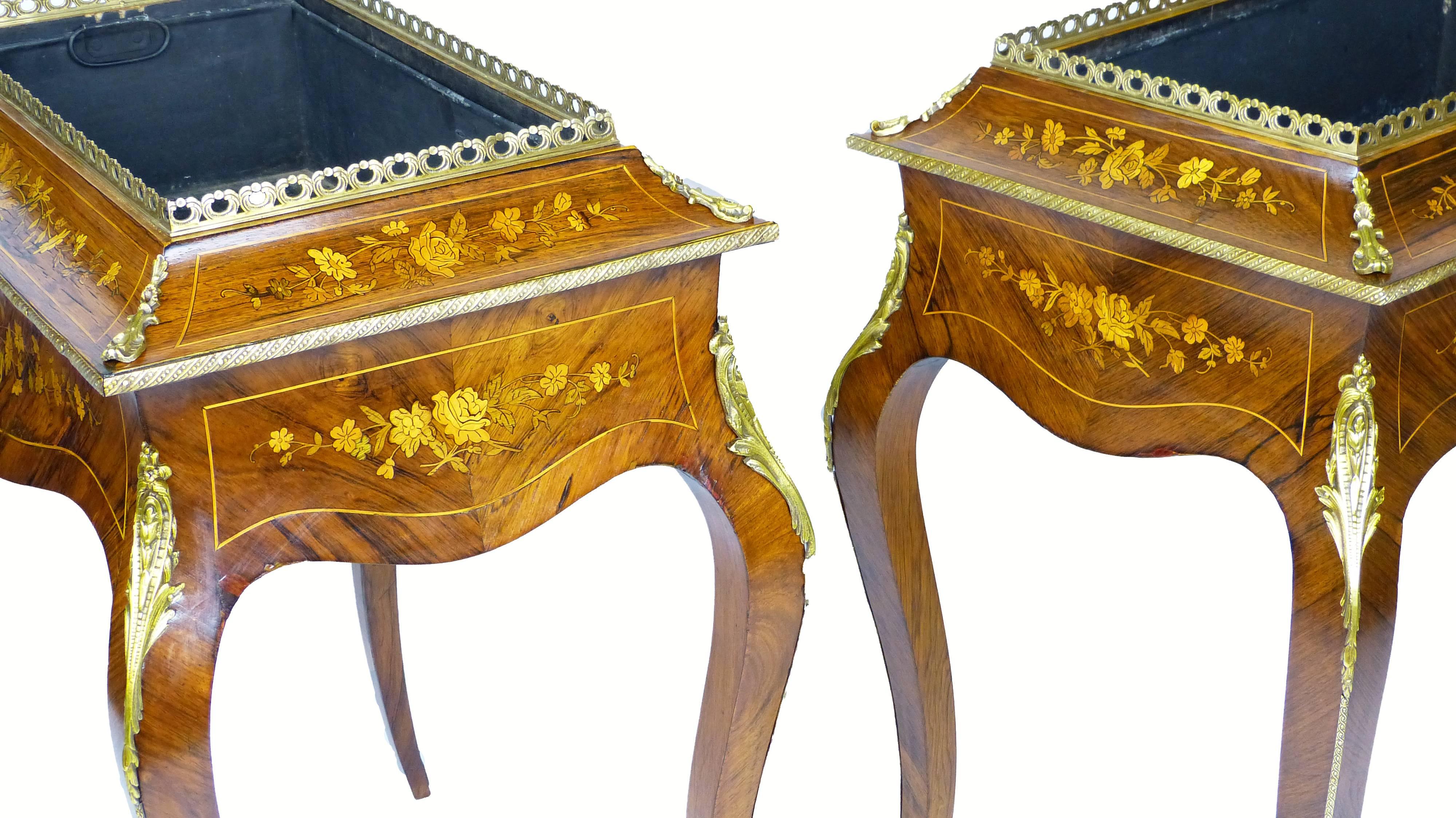 Jardiniere Pair 19th Century French Napoleon III Louis XV Style Planters In Excellent Condition In Santander, ES