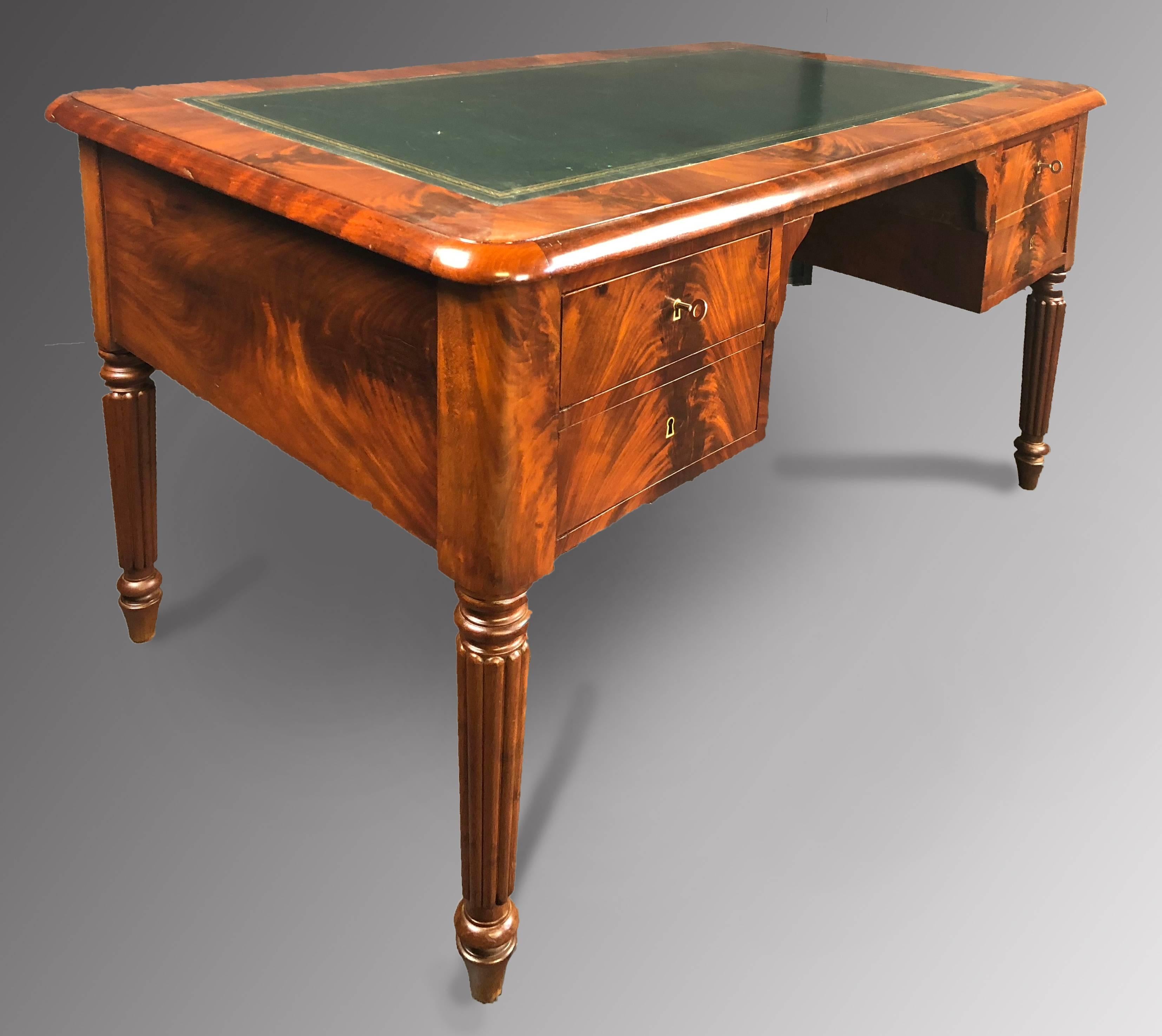 Desk 19th Century French Louis Philippe Period Flame Mahogany In Excellent Condition In Santander, ES