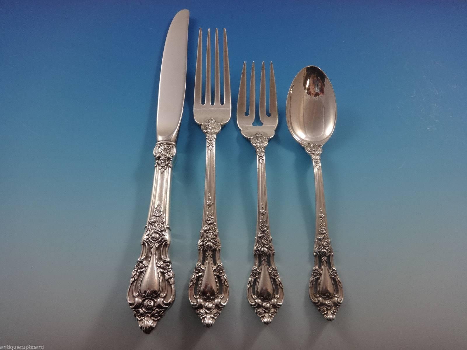Stunning Eloquence by Lunt sterling silver flatware set of 28 pieces. This set includes:

Six knives, 9 1/8