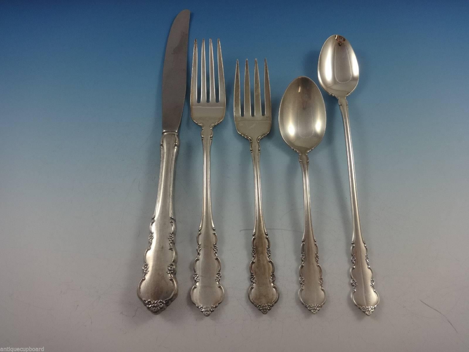 Beautifulc by Oneida Sterling Silver flatware set, 26 pieces. Great starter set! This set includes:

Six knives, 9