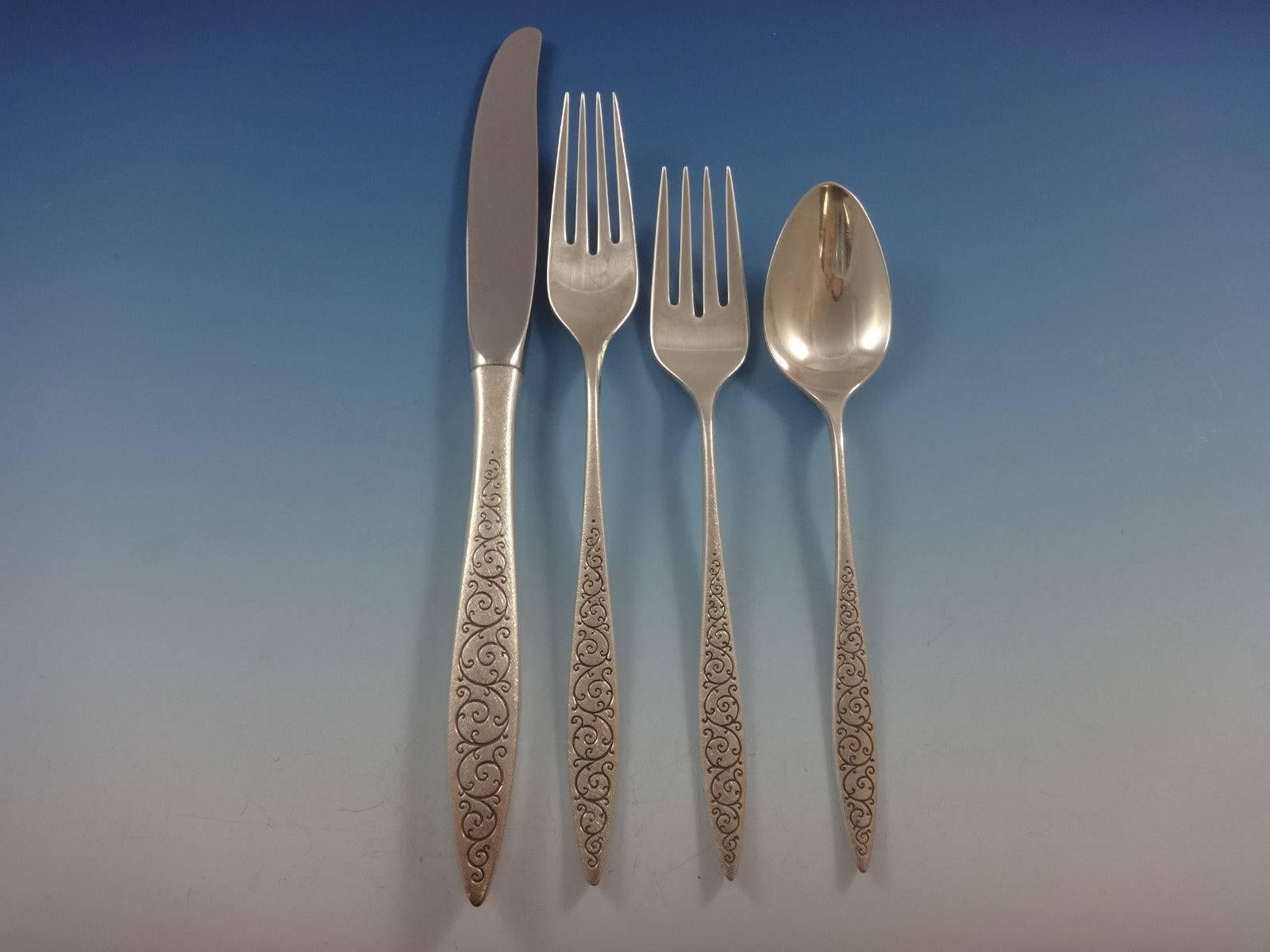 Wunderschönes Besteck aus Sterlingsilber Spanish Lace by Wallace, bestehend aus 35 Teilen. Dieses Set enthält:

Acht Messer, 9 1/4