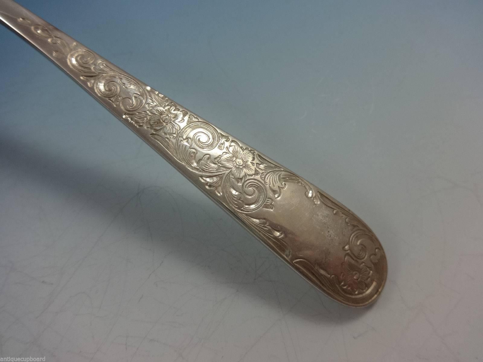 The simple curved handle and slim stem of this elegantly understated design belie the intricate carved detailing along the length of this pattern. First crafted in 1936, the complex scrolling and floral motif gives way to a smooth crest near the tip