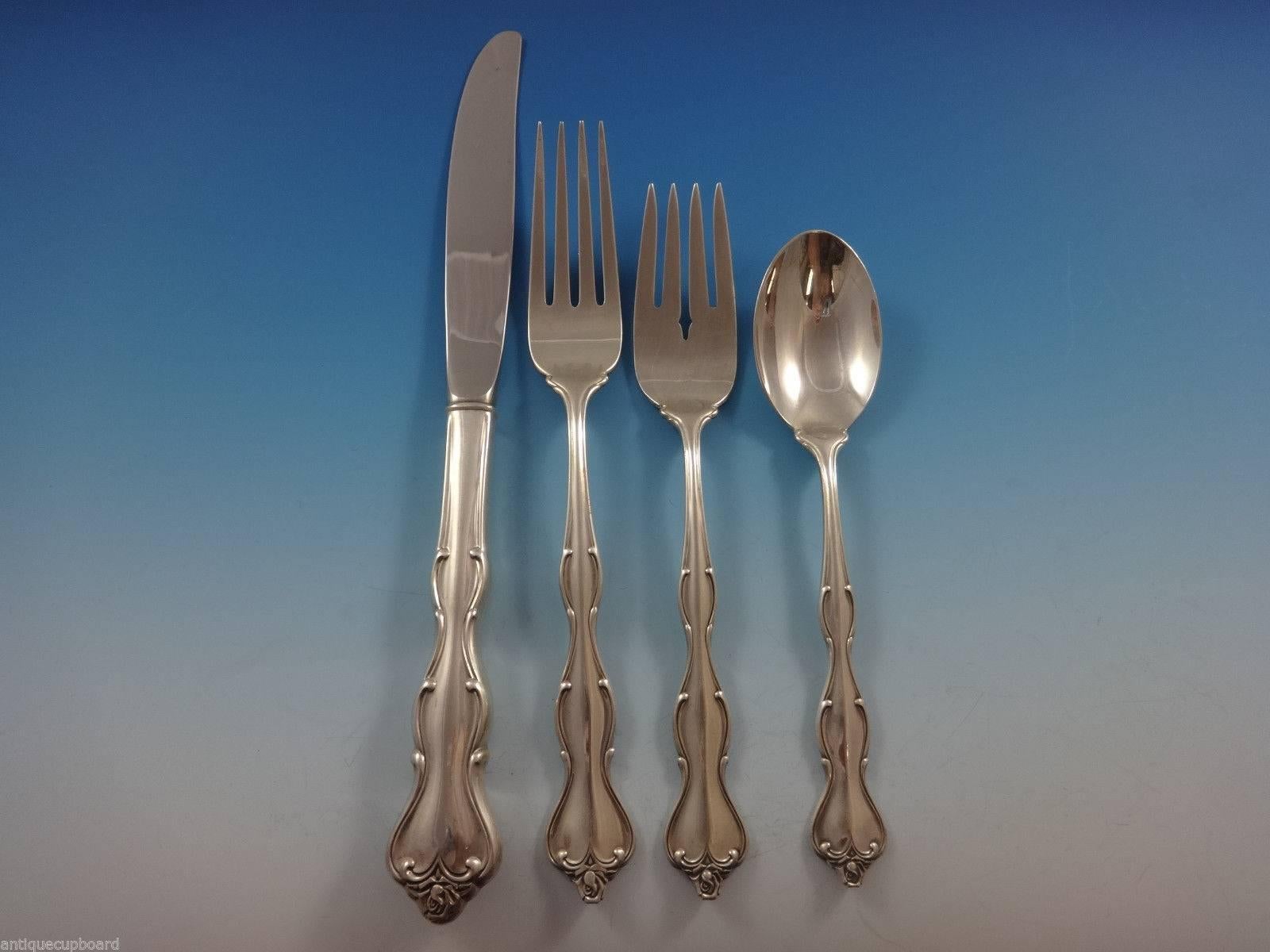 Beautiful Mademoiselle by International sterling silver flatware set of 32 pieces. This set includes:

Eight knives, 9 1/4