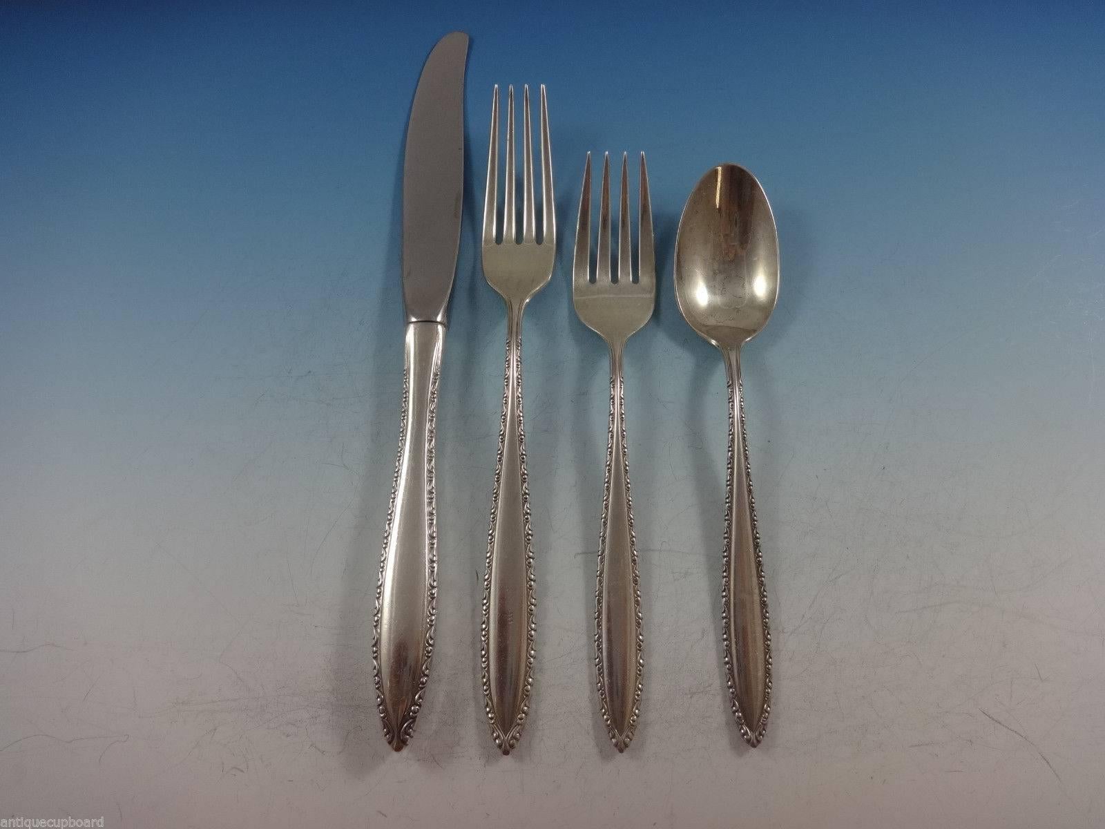 Beautiful Michele by Wallace sterling silver flatware set, 35 pieces. This set includes:

Eight knives, 9