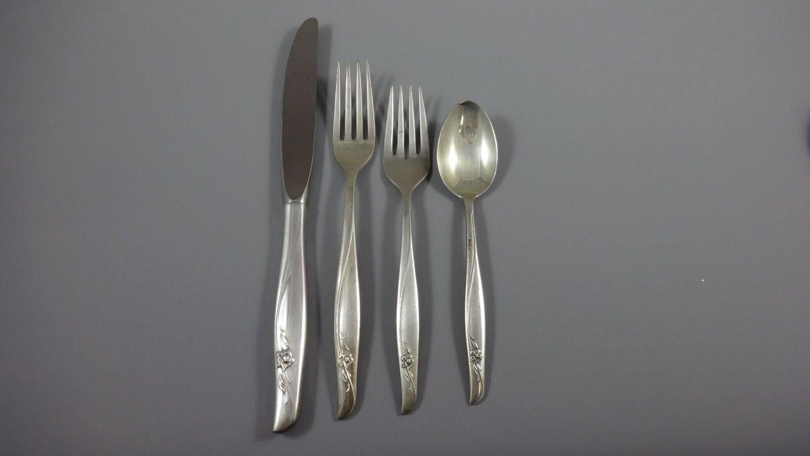 Sea Rose by Gorham Set di posate in argento Sterling Servizio Otto 44 pezzi In condizioni ottime in vendita a Big Bend, WI