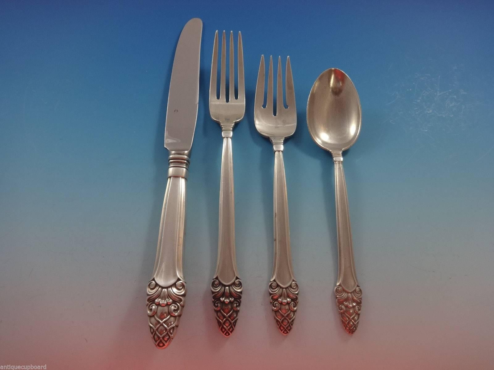 Sovereign Old by Gorham Sterling Silver Flatware Set 42 Pieces Stylized Acorn In Excellent Condition For Sale In Big Bend, WI
