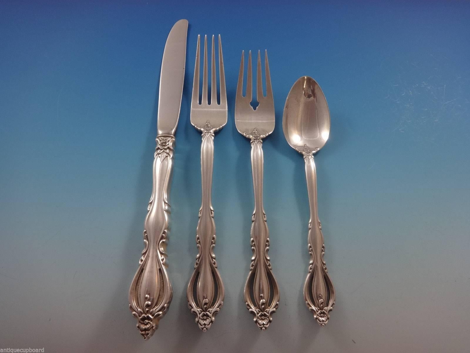 Beautiful Grande Regency by International sterling silver flatware set- 32 Pieces. This set includes:

Eight knives, 9