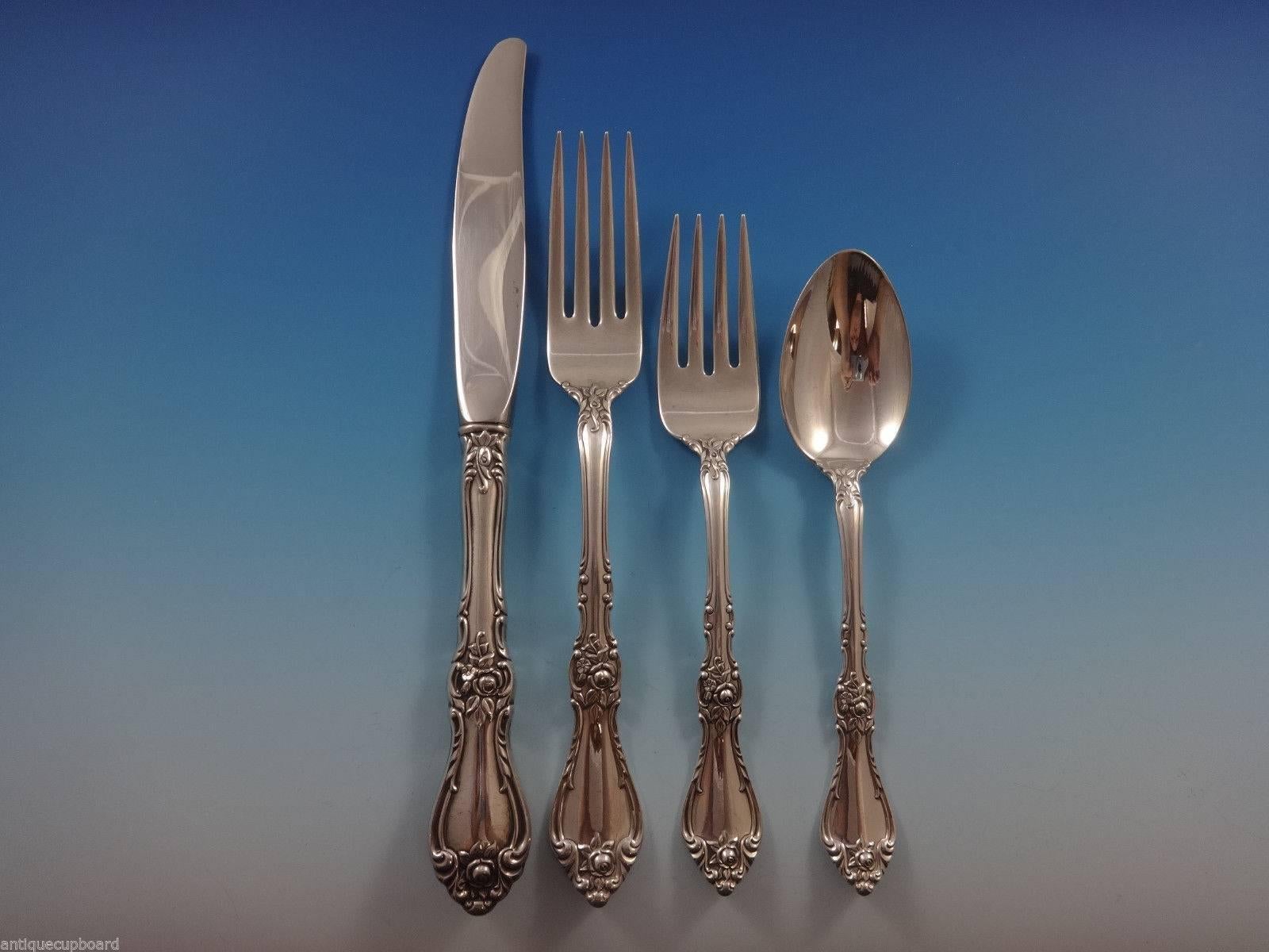 Beautiful Royal Rose by Wallace sterling silver flatware set of 50 pieces. This set includes:

Stunning set12 knives, 9